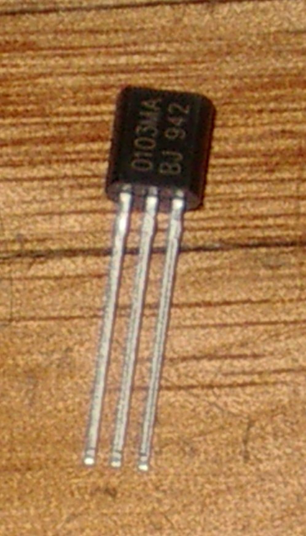 Z0103MA Sensitive Gate Triac with 600 Volt and 0.8 Ampere in TO92 Package