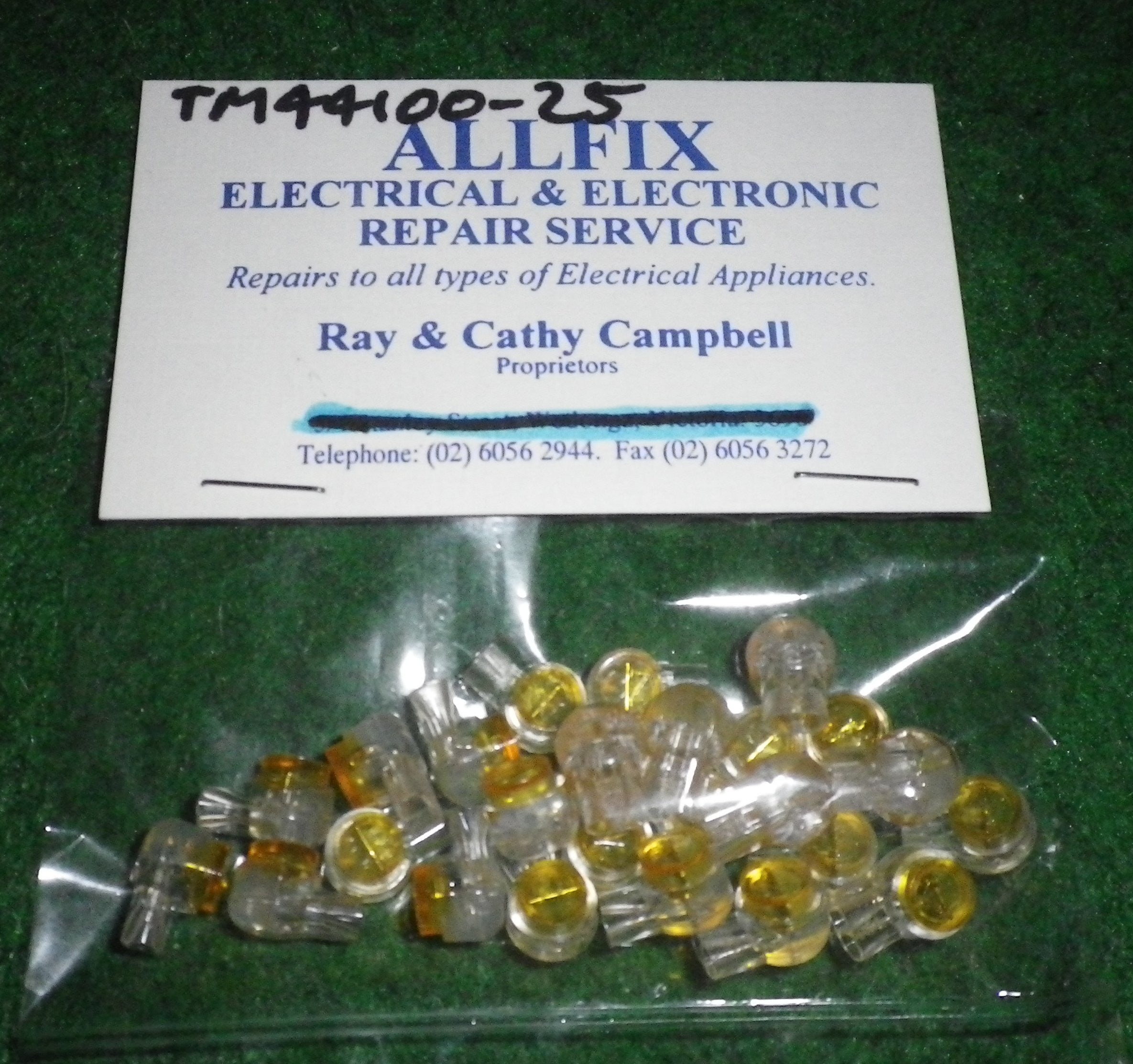 Yellow Sealed Electrical Joiner Crimp Terminals Suitable for 19 - 26 AWG Wire (Pack of 25 Pieces) - Part Number TM44100 - 25