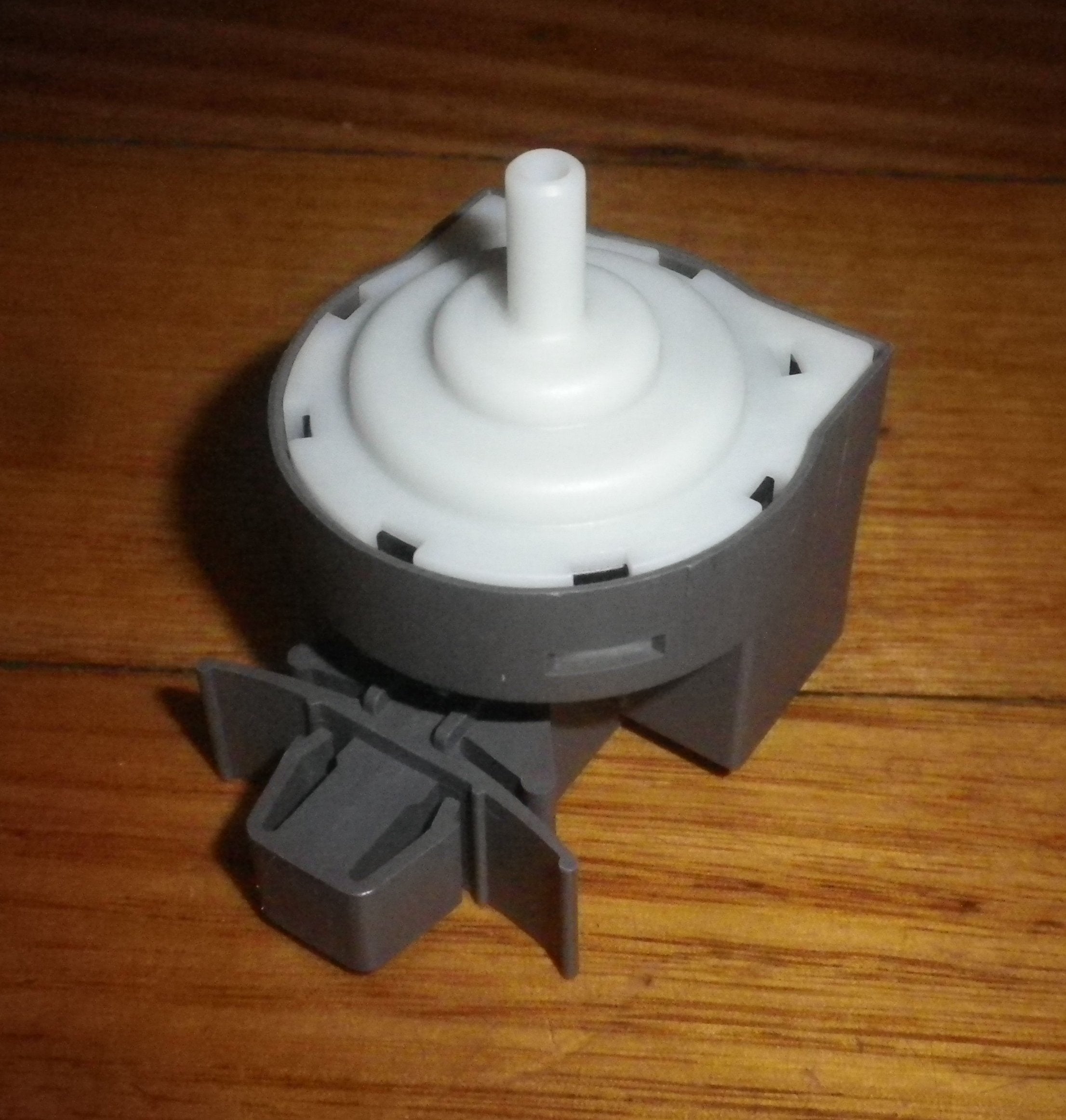 Simpson, Westinghouse Top Loader Washer Low - Frequency Analog Pressure Switch #140009518022