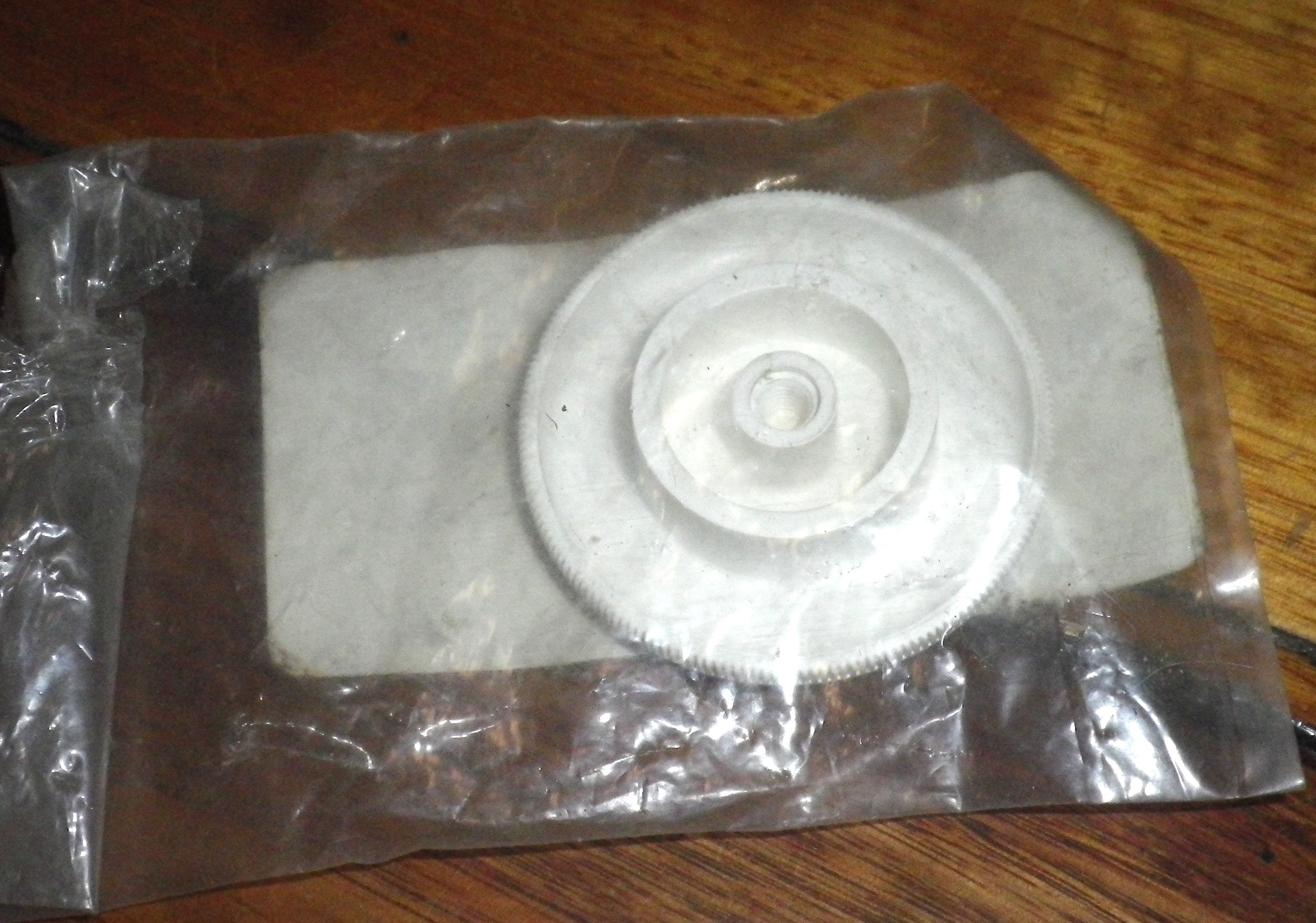 Genuine Replacement Lower Spray Arm Cap for Simpson Riviera and Early Silencio Dishwashers - Part Number 0065400019