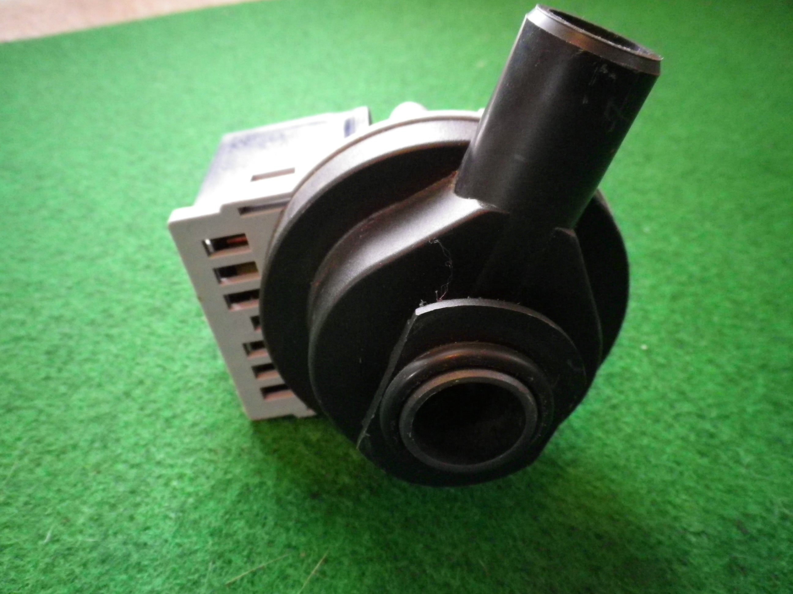 Pre-owned Westinghouse Dishwasher Drain Pump Assembly - Compatible with Multiple Models - Part # 0499400014SH