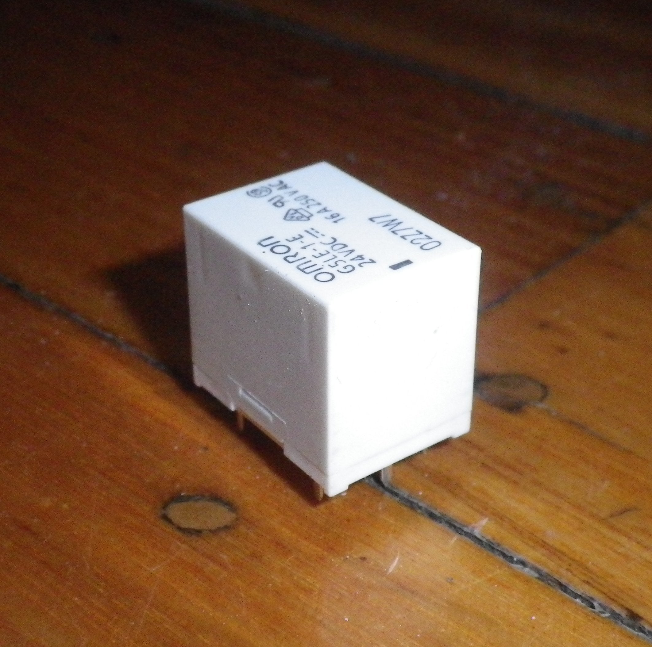 Omron 24V SPDT Relay with 240VAC, 16Amp Contacts - Part # G5LE-1E-DC24