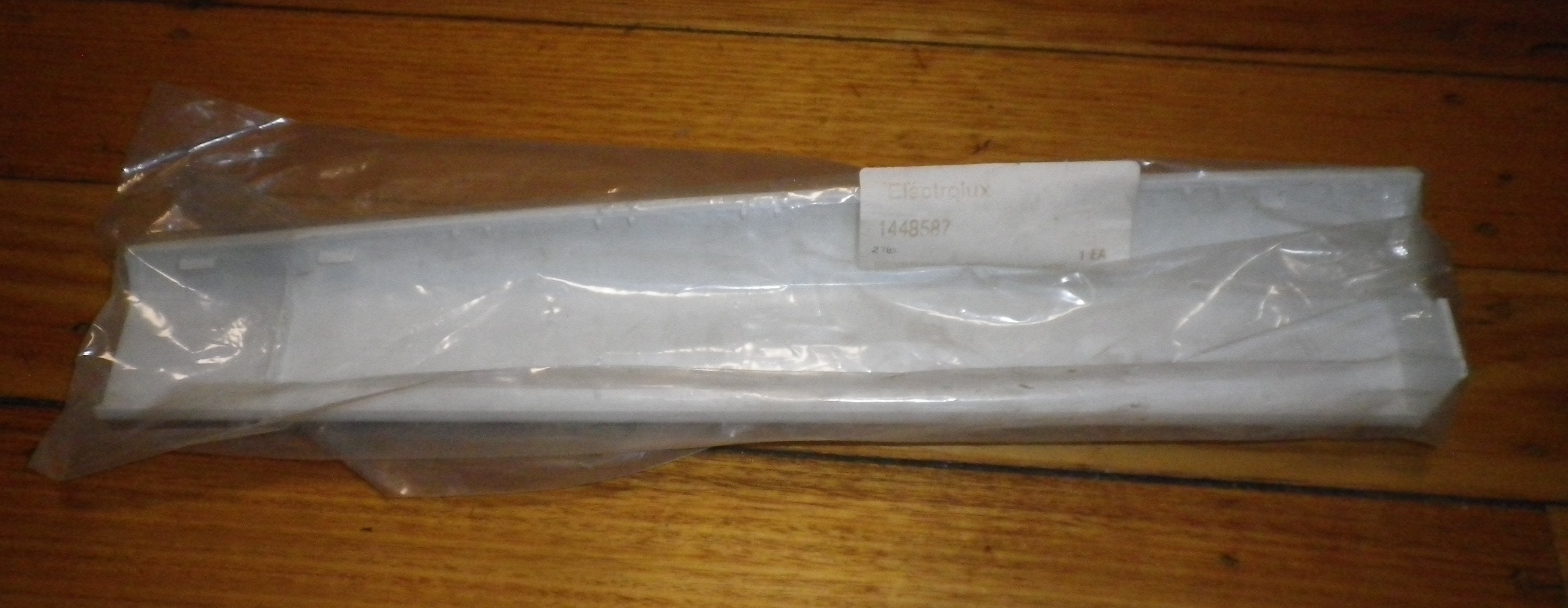 Westinghouse White Refrigerator and Freezer Door Handle Cover Set for BJ515V*10 and RJ525V*10 - Part Number 1448587