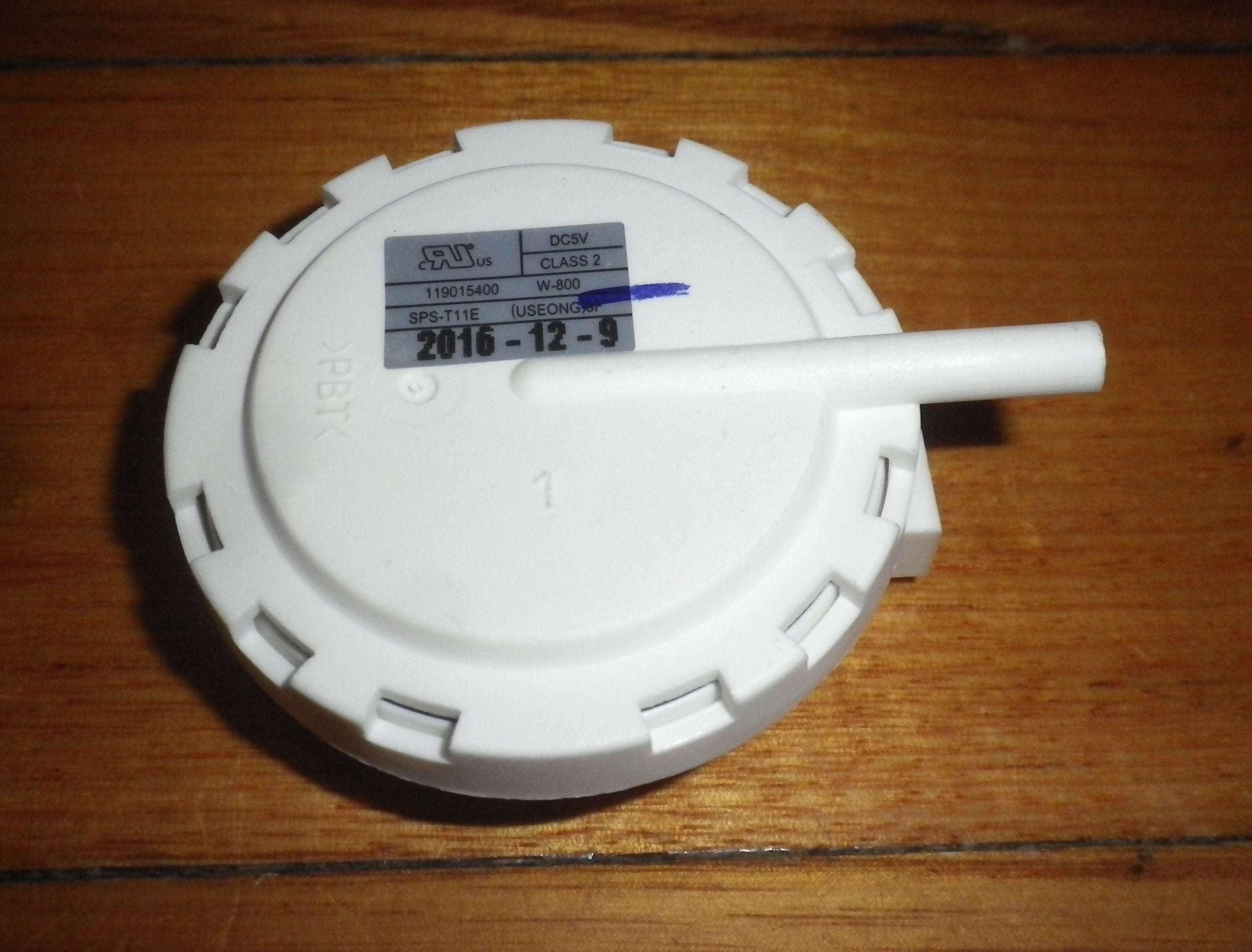 Simpson SWT704 and Westinghouse WWT854 Top - Loading Washing Machine Pressure Switch Replacement Part # 119015400
