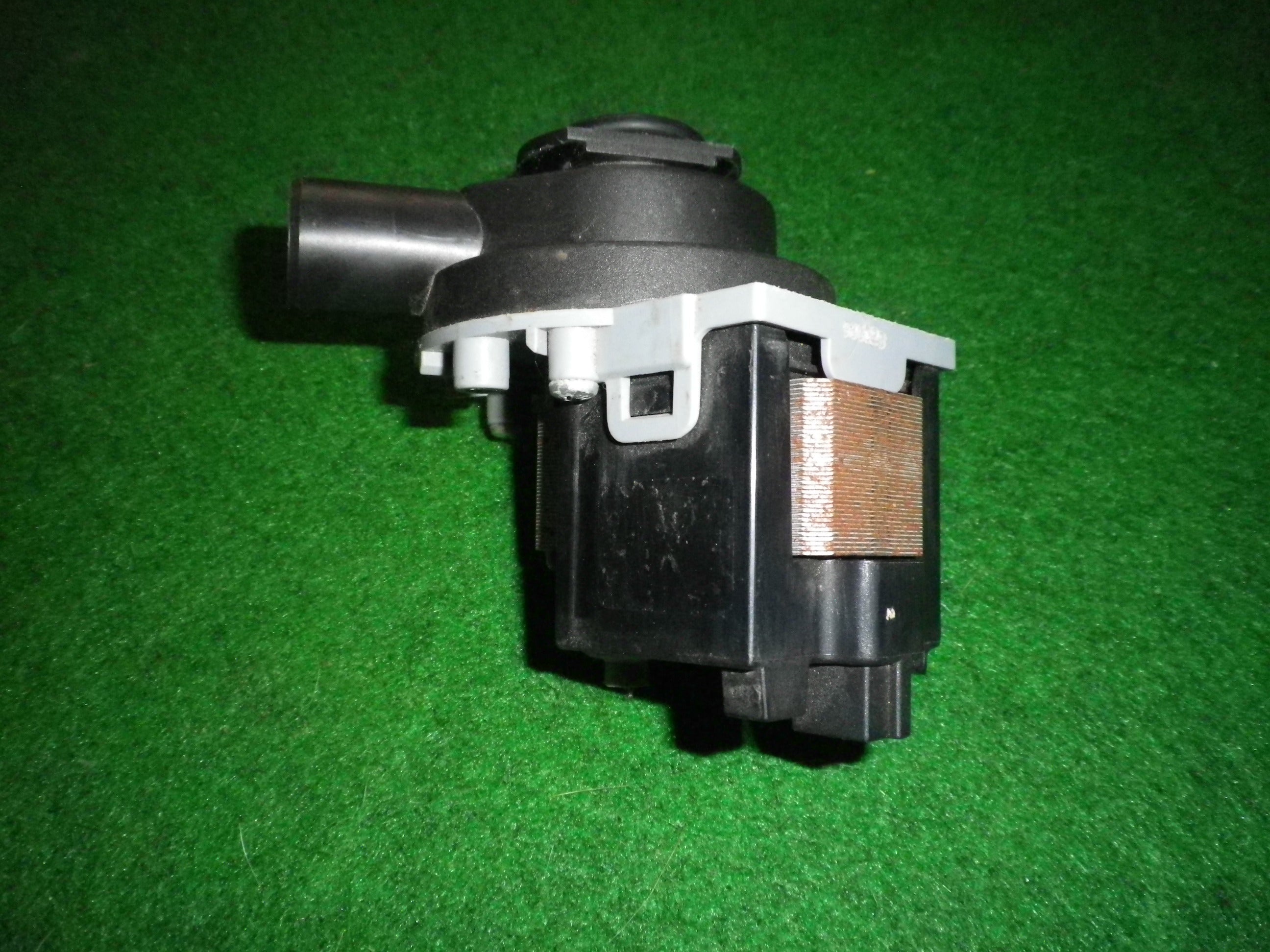 Pre-owned Westinghouse Dishwasher Drain Pump Assembly - Compatible with Multiple Models - Part # 0499400014SH