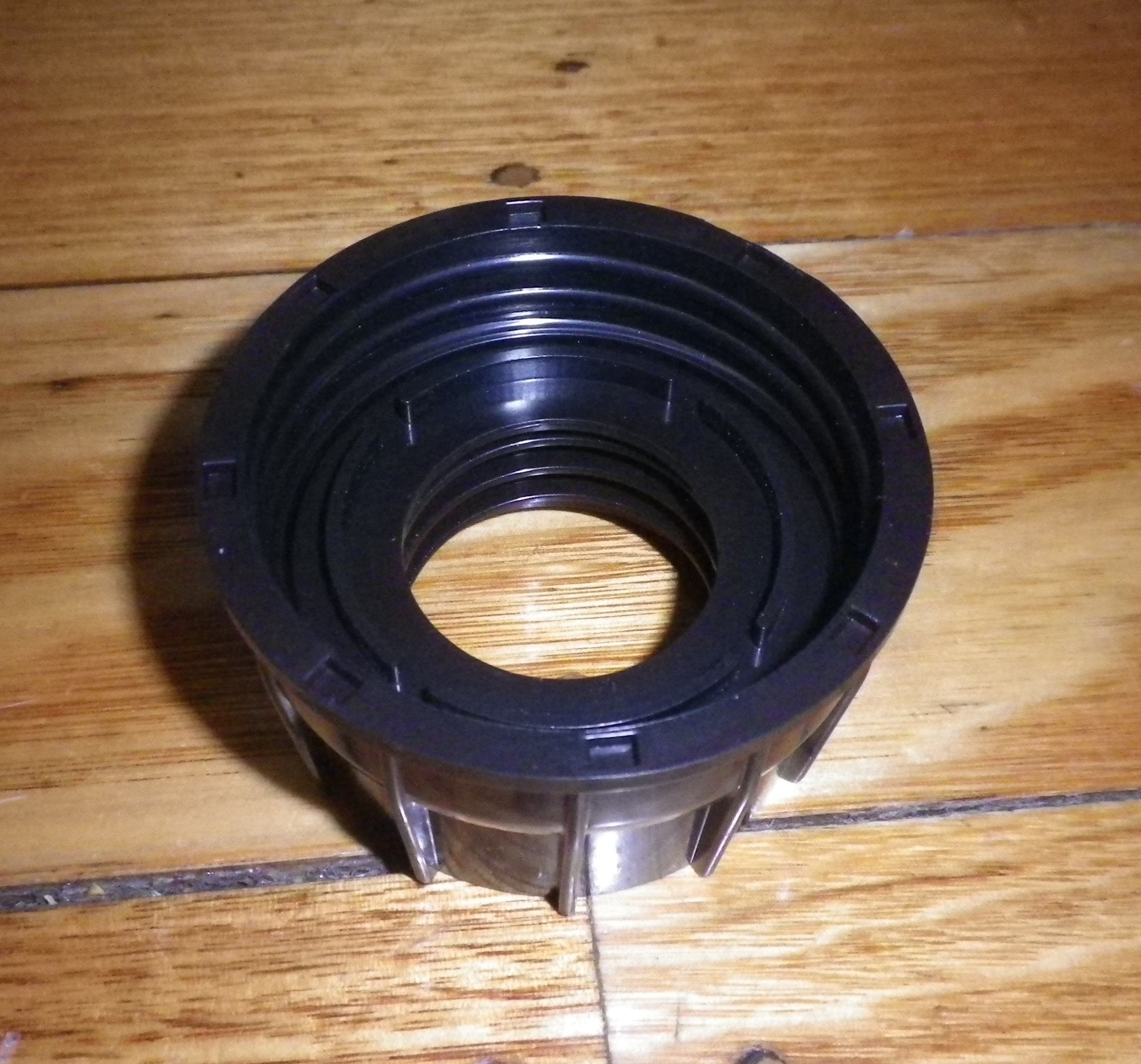 PacVac and Numatic Screw - on Swivel Vacuum Cleaner Machine End Hose Fitting (Part # ME - PV)