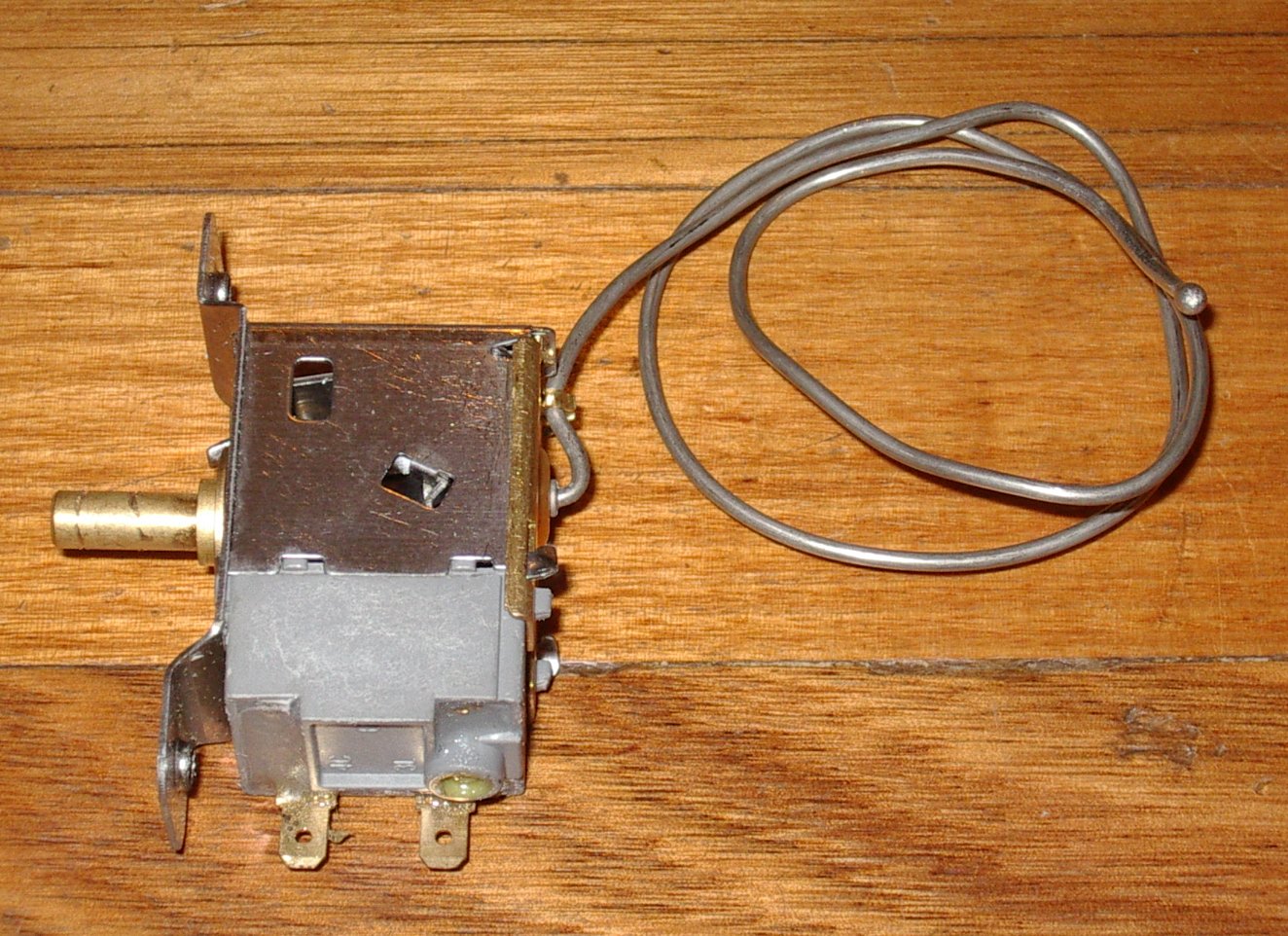 Westinghouse Asian-Style Bar Fridge Thermostat - Part # 1093337, Suitable for WIM1000WC