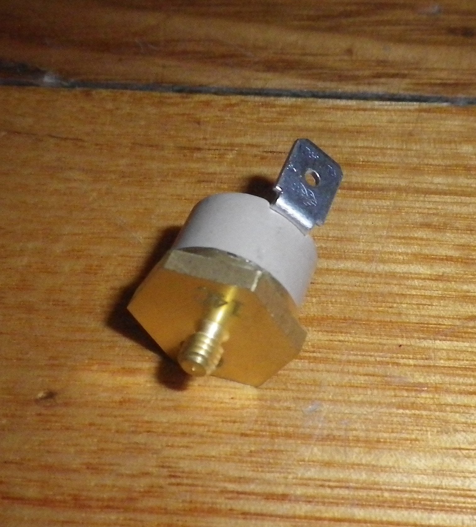 10Amp 45degC Screw-In Normally Closed Cutout Thermostat - MWT71030