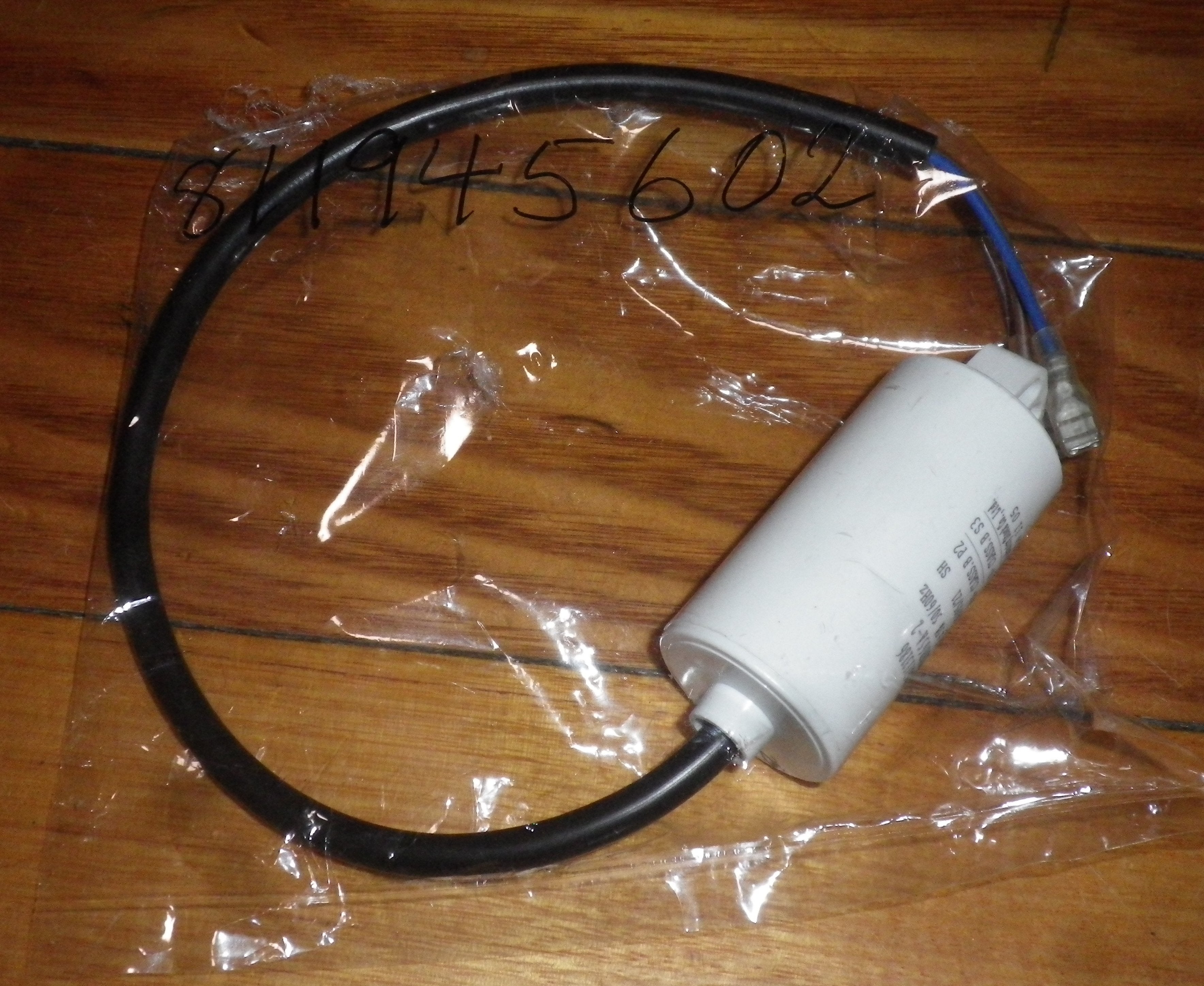 Westinghouse 4uF 400V Motor Run Capacitor with Wires and Clip - Part 811945602