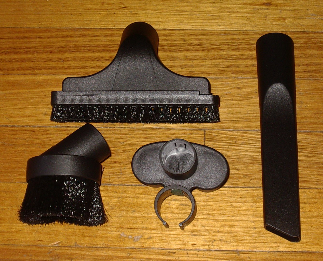 Versatile 32mm Vacuum Cleaning Tool Set with Dusting Brush, Crevice Nozzle, Upholstery Tool, and Caddy # VC32