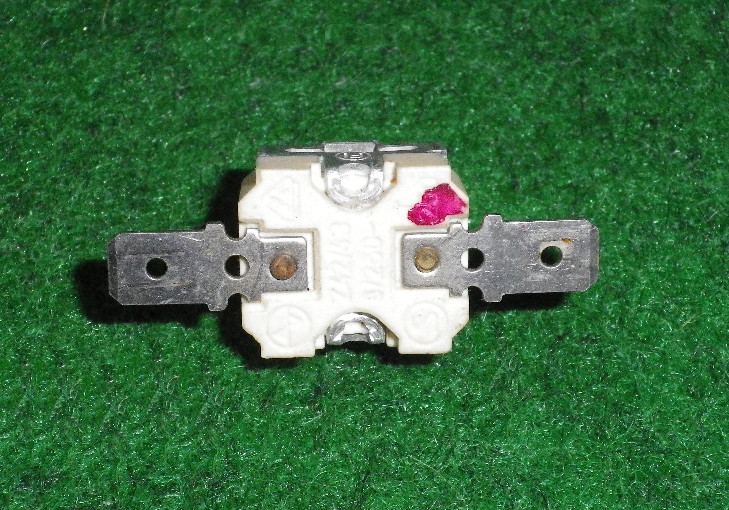 Pre-owned Bosch and Gaggenau EB140110 Oven Cutout Thermostat at 140 Degrees Fahrenheit - Replacement Part # 320850