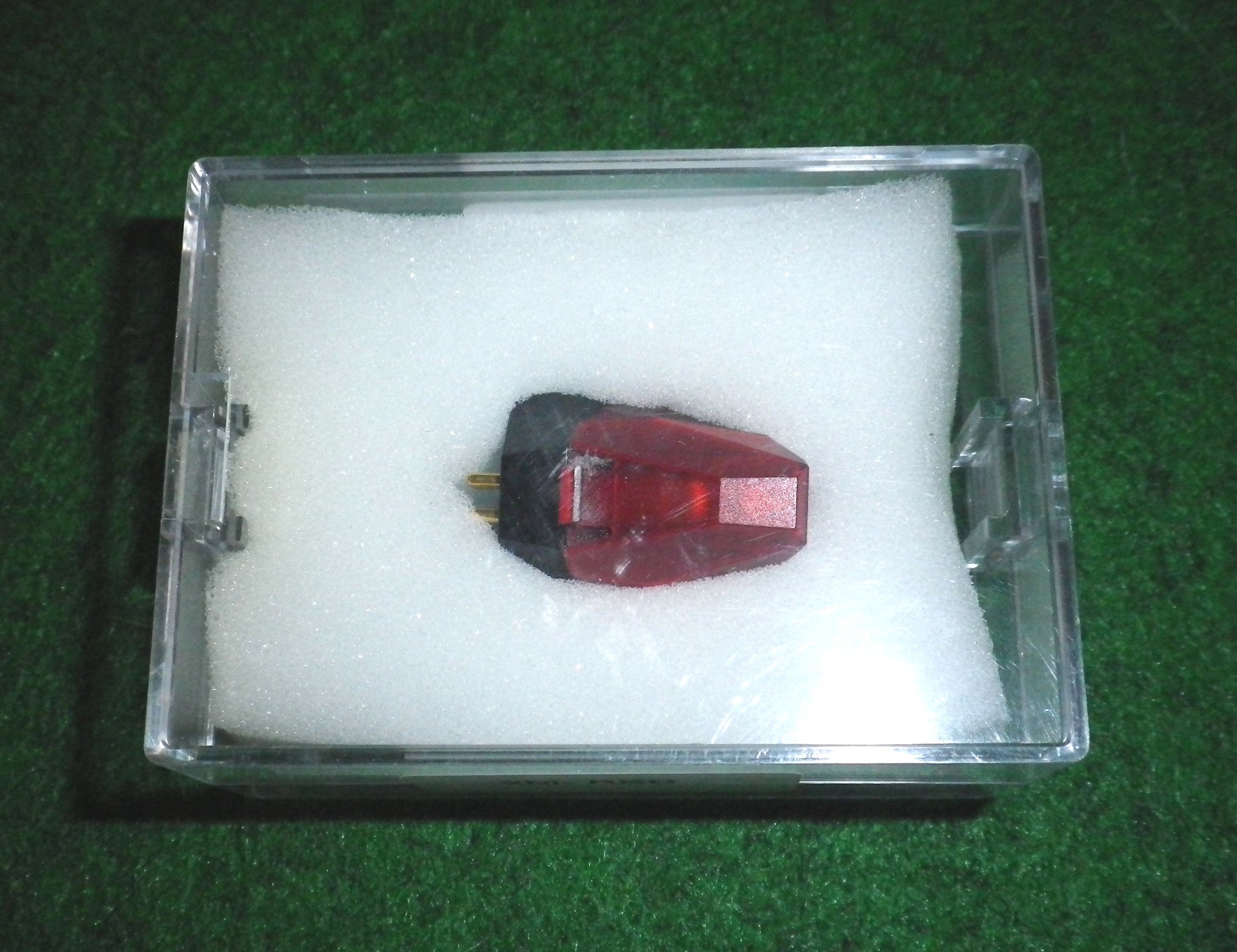 Ortofon 2M-RED Magnetic Phonograph Cartridge Equipped with Elliptical Stylus for Enhanced Sound Quality