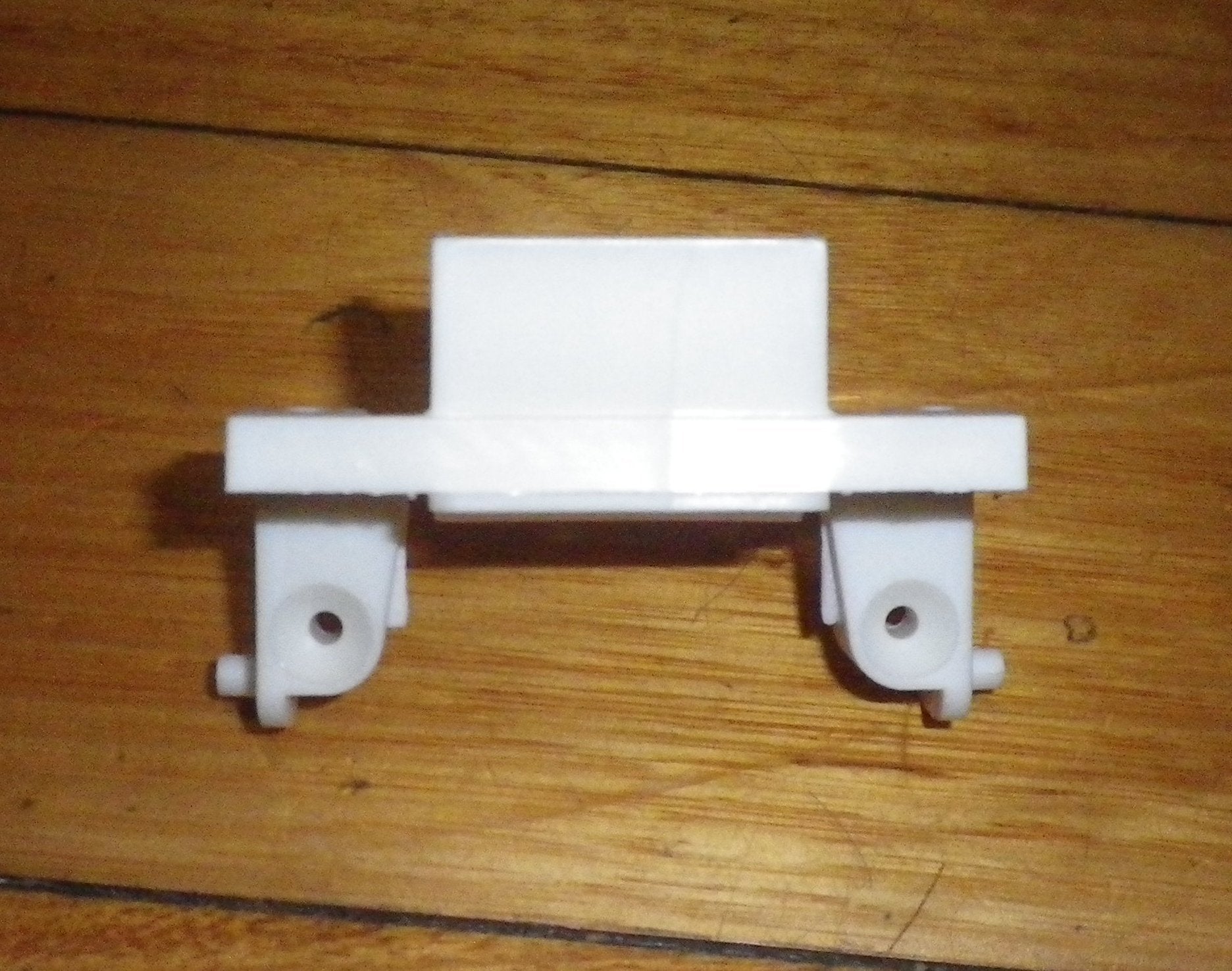 White Plastic Dishwasher Door Handle Bracket - Simpson Contessa Part # 366073