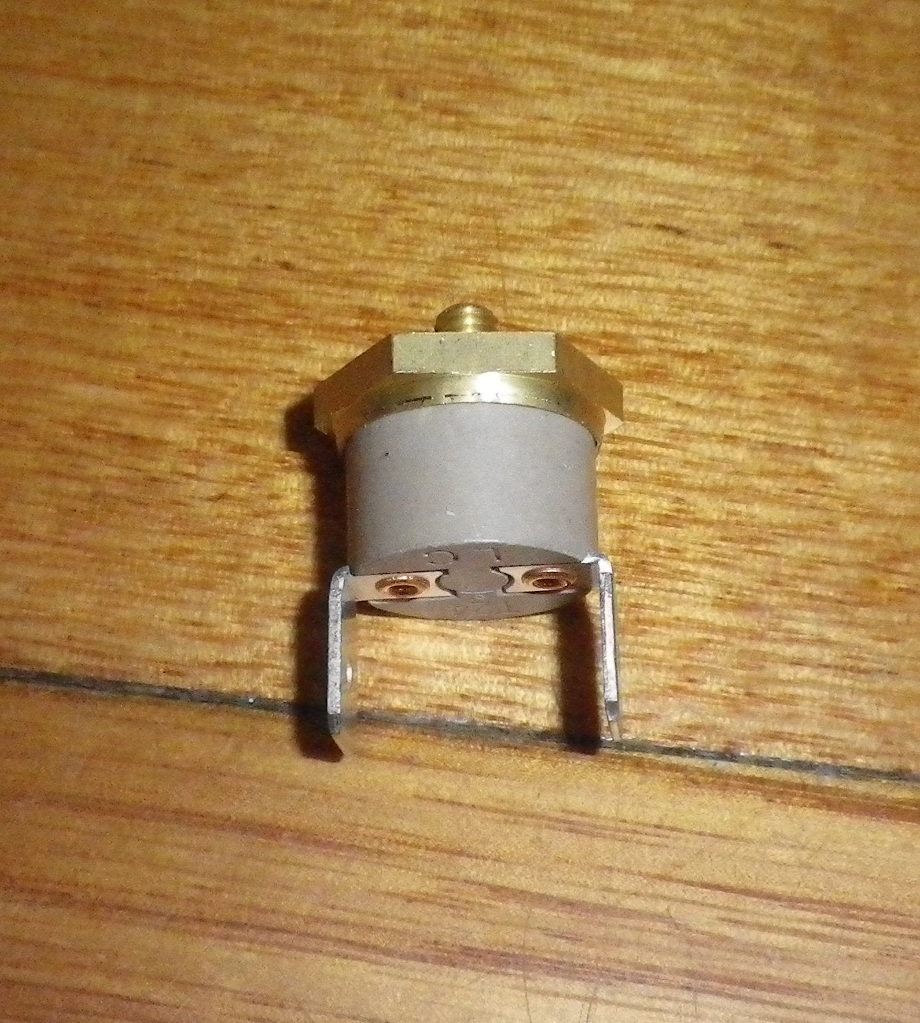 10Amp 45degC Screw-In Normally Closed Cutout Thermostat - MWT71030