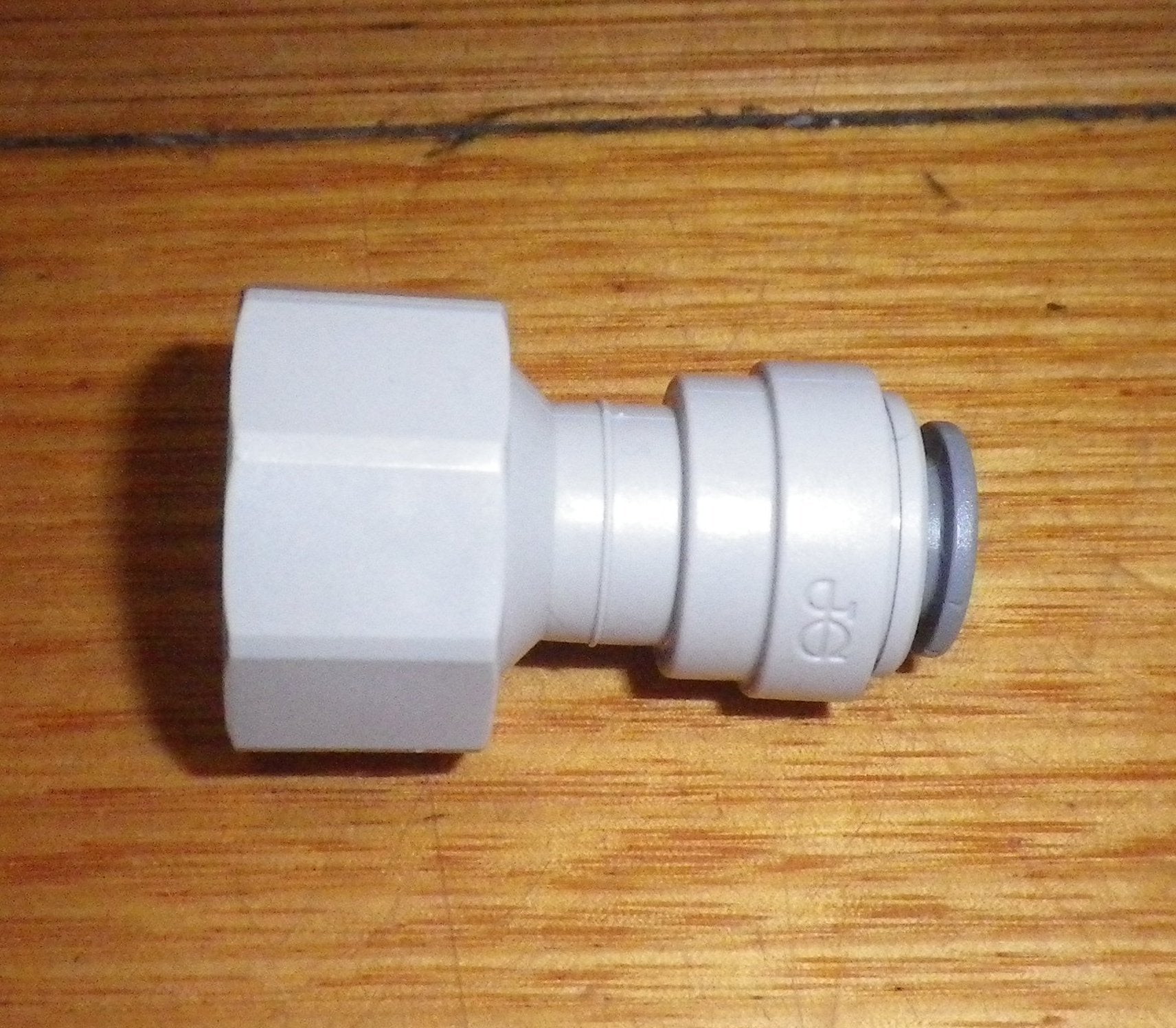 High - Quality 1/2 BSP to 5/16 Water Hose Water Connection Adaptor - Part Number RF299 - BSPFA516