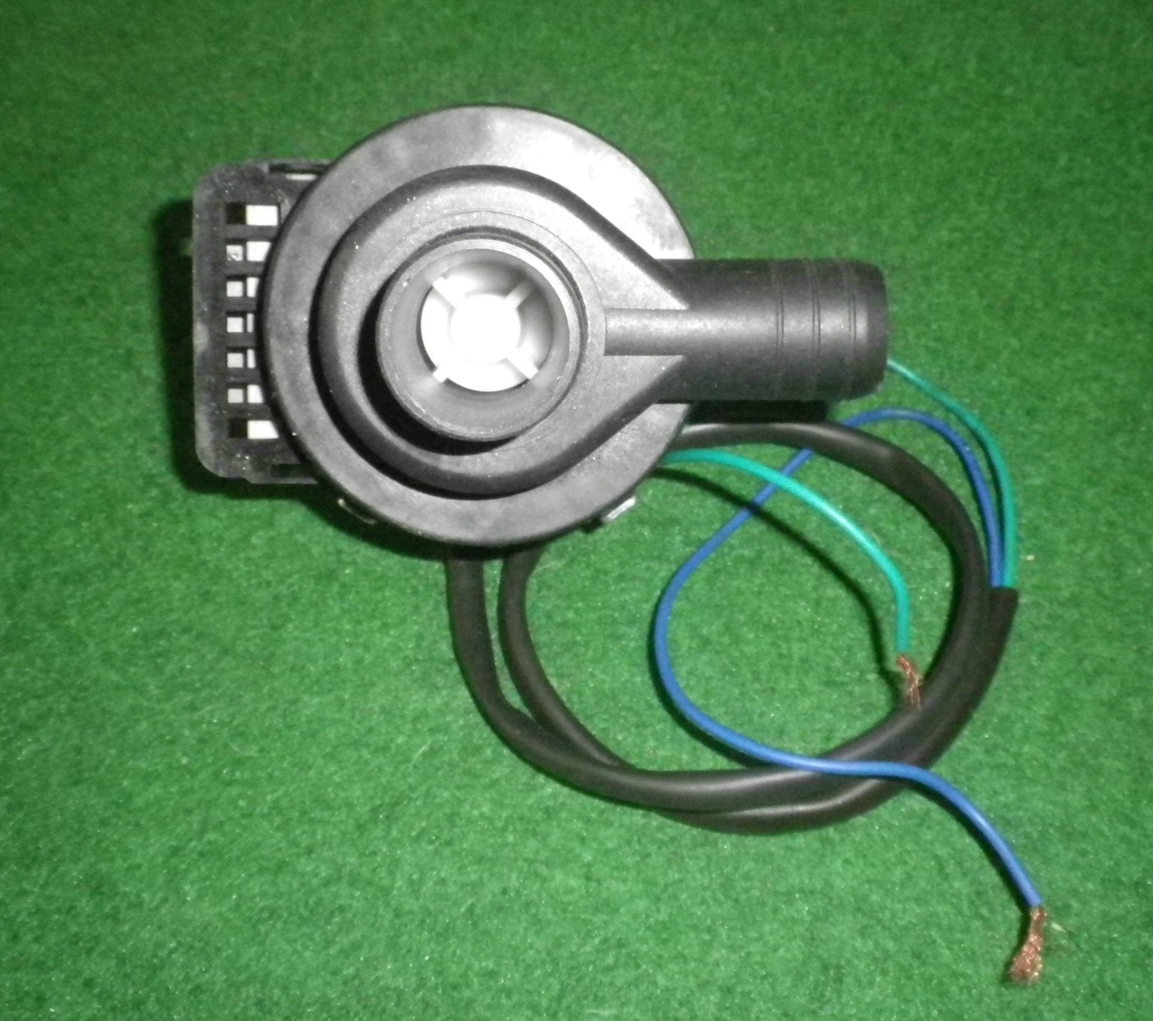 Haier 240VAC 30W Magnetic Pump Motor with 60cm Flyleads - Part No. UNI284
