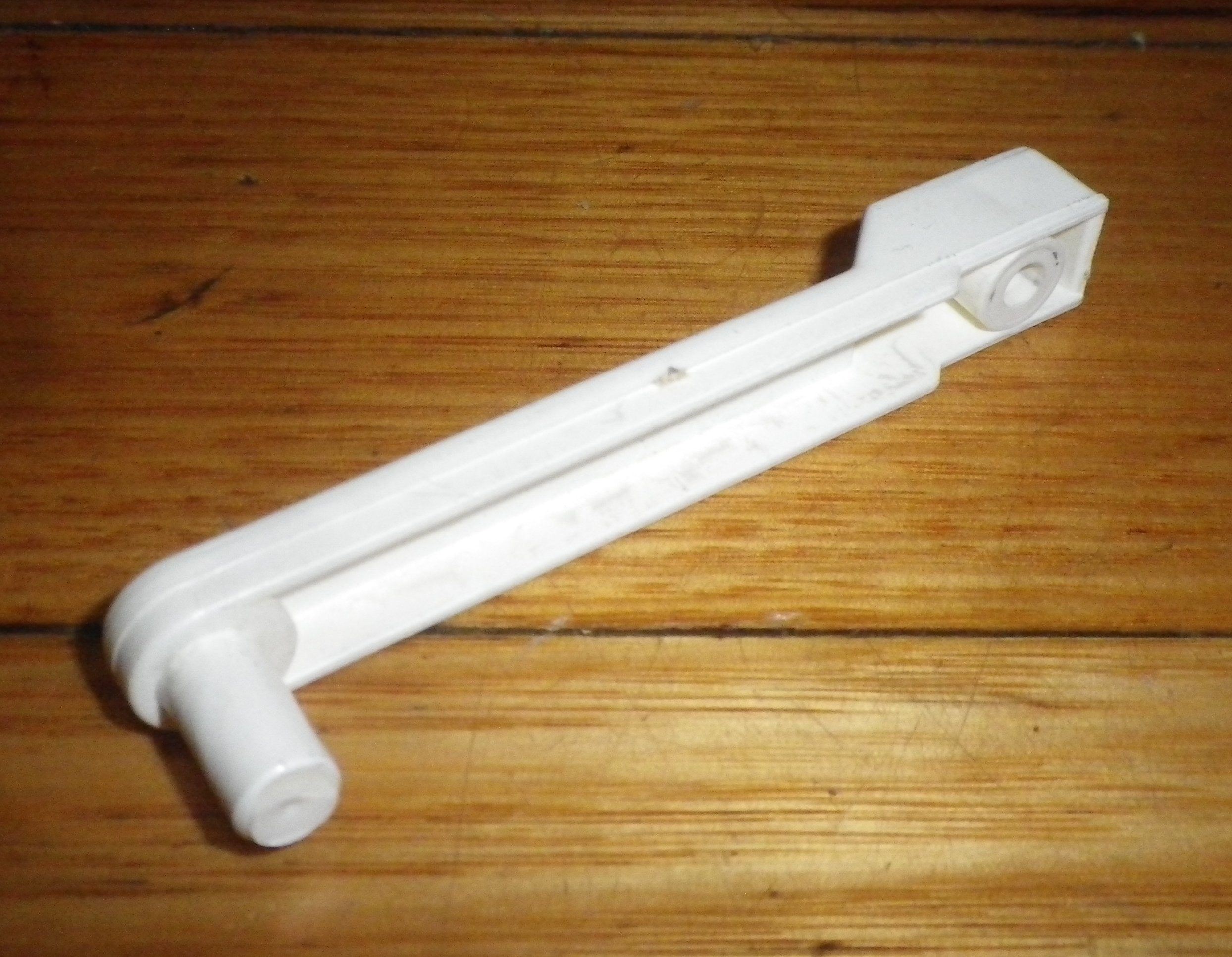 High - Quality Plastic Washer Lid Hinge Pivot for Hoover Models 960, 970, 975, 1010, 1020 - Replacement Part # 36965409