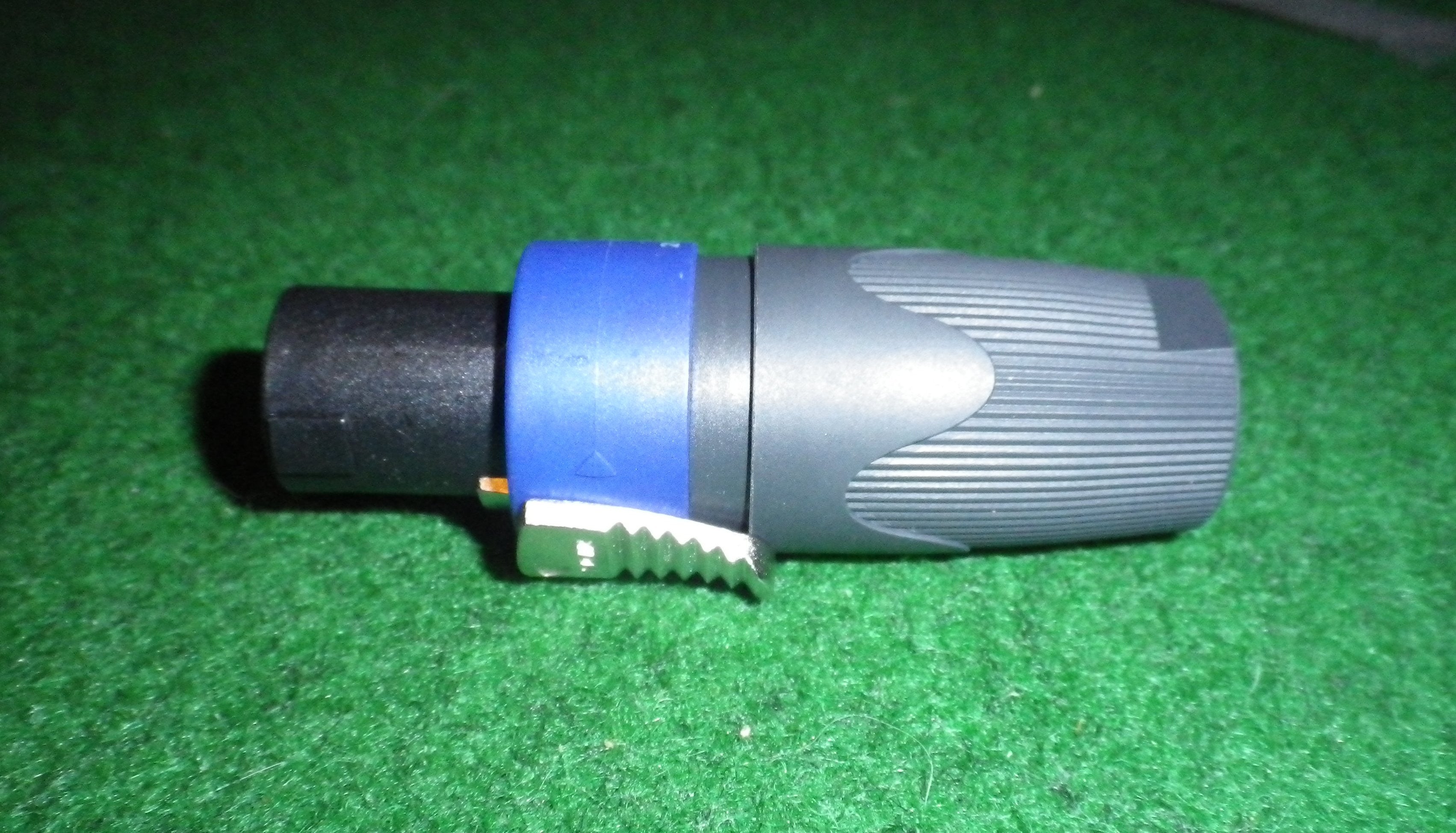 Neutrik Professional Four-Pole Speakon Speaker Connector - Model NL4FX