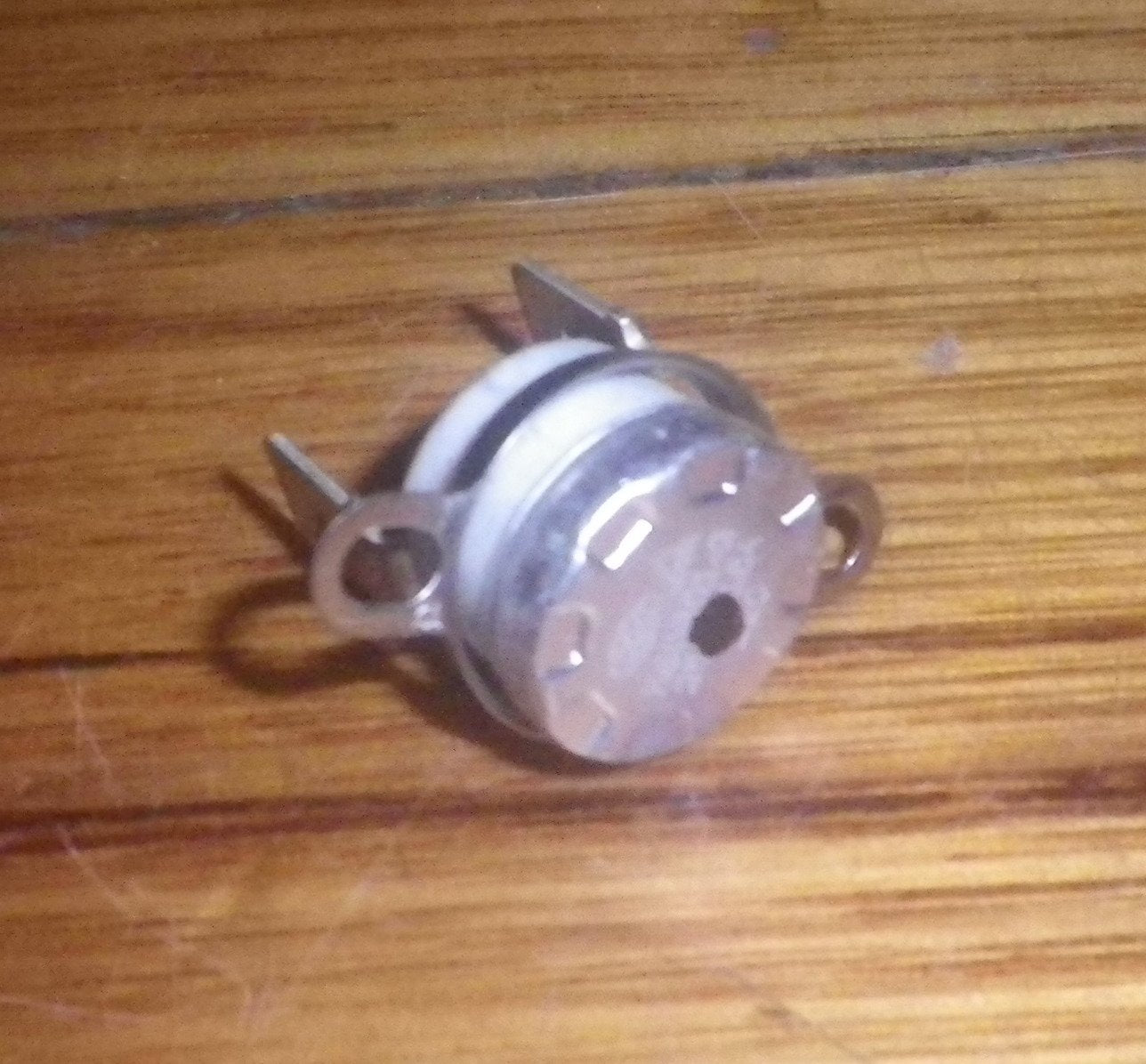 Westinghouse 16 Ampere 120 Degree Celsius Normally Closed Klixon Safety Thermal Cutout Thermostat - Part Number 4055578217
