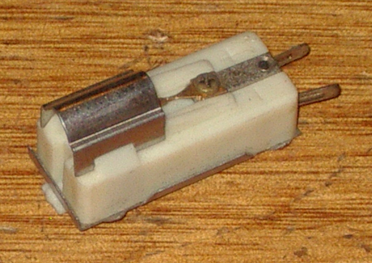 PC01 Mono Ceramic Cartridge with Sapphire Stylus and Cover