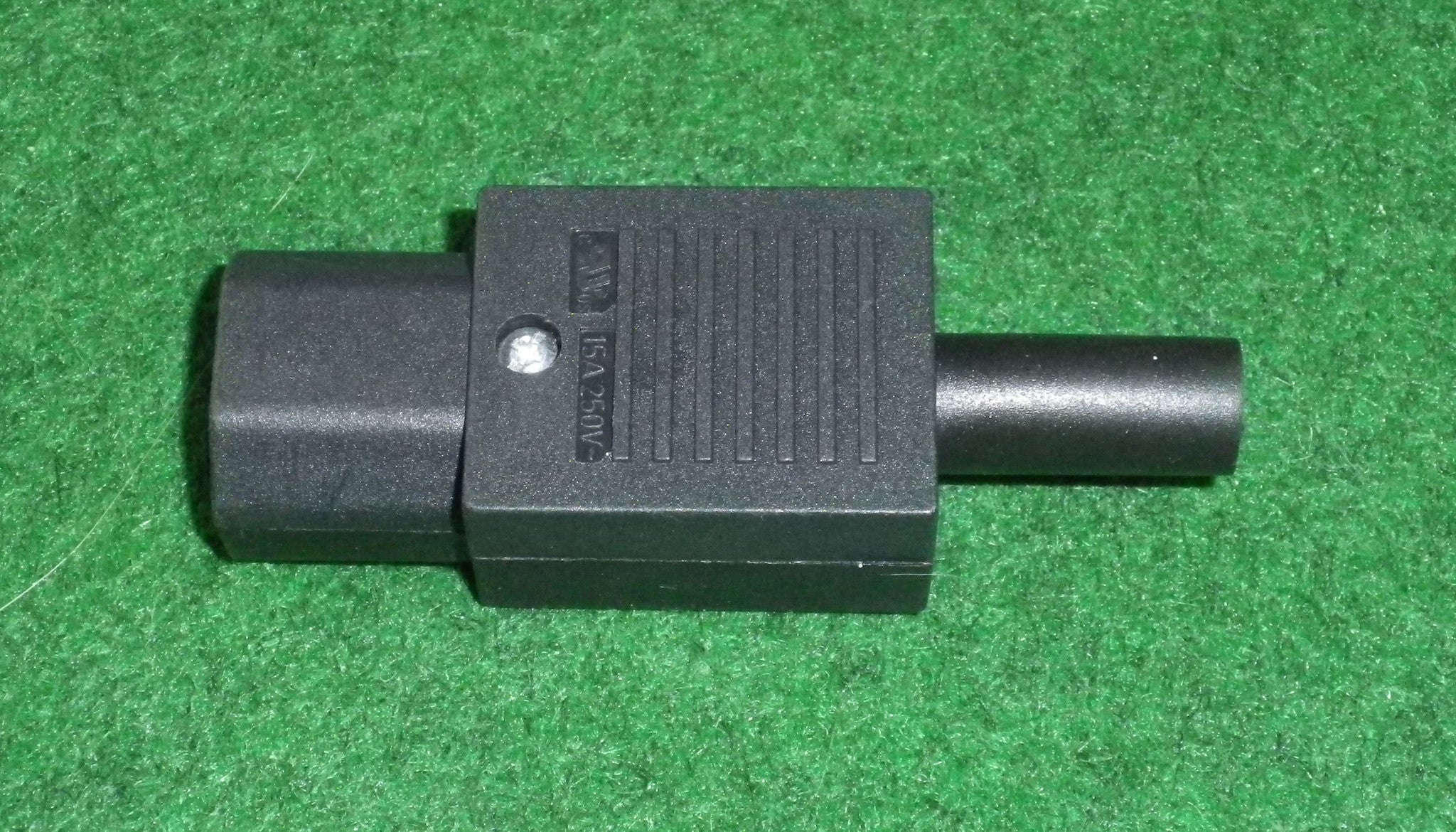 10 Ampere 240VAC Inline Rewirable IEC 3-Pin Female Mains Socket - Part Number PS4006