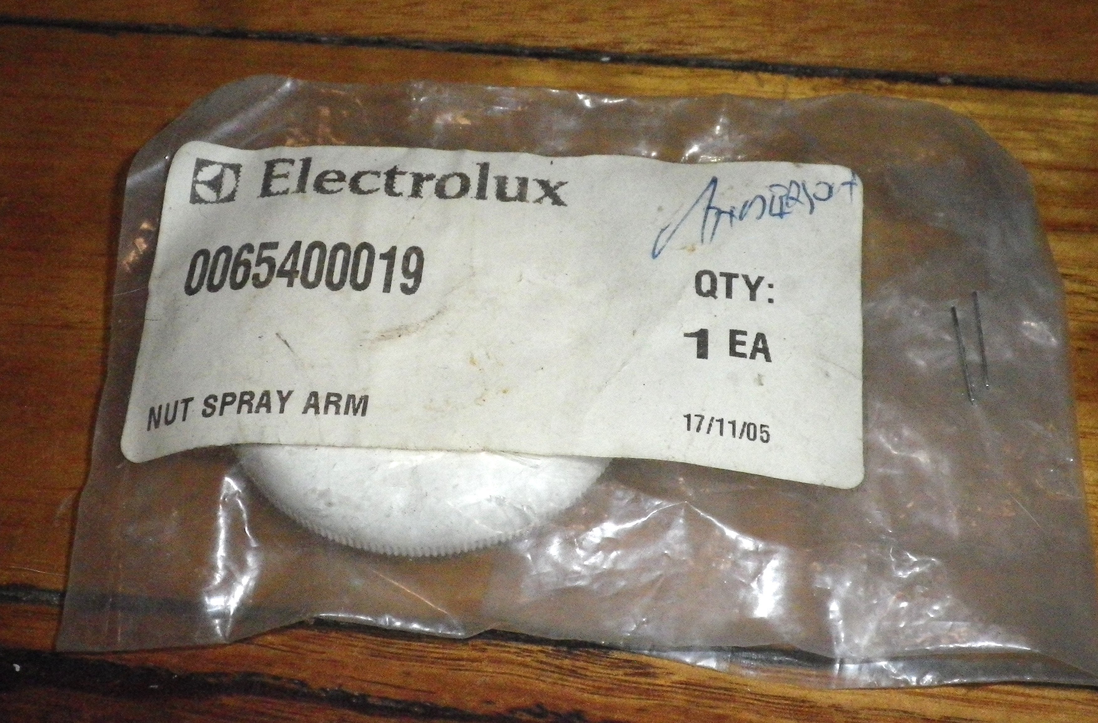 Genuine Replacement Lower Spray Arm Cap for Simpson Riviera and Early Silencio Dishwashers - Part Number 0065400019