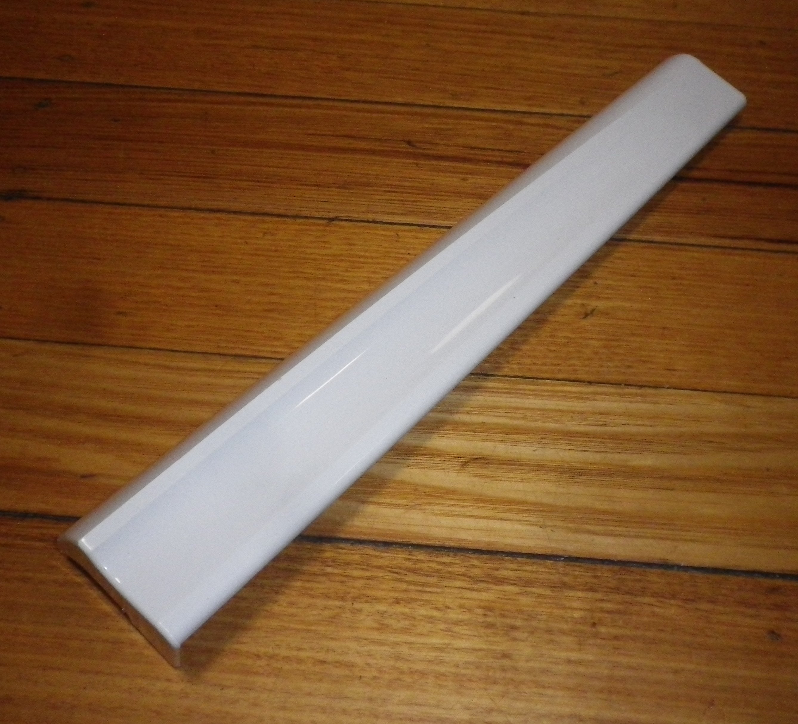 Westinghouse White Refrigerator and Freezer Door Handle Cover Set for BJ515V*10 and RJ525V*10 - Part Number 1448587