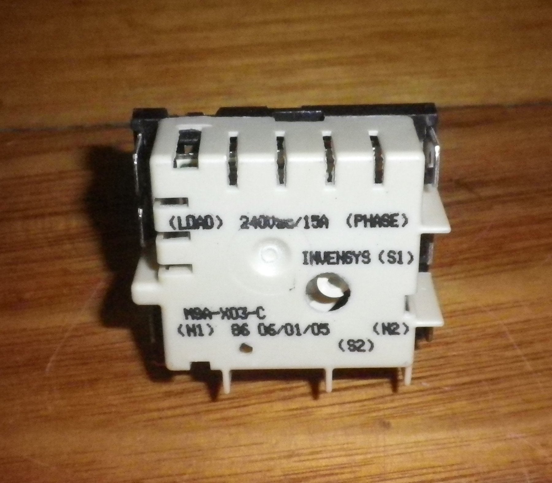 Invensys Simmerstat Control Switch for Technika Cooktops - Part Number MSA-X03-C