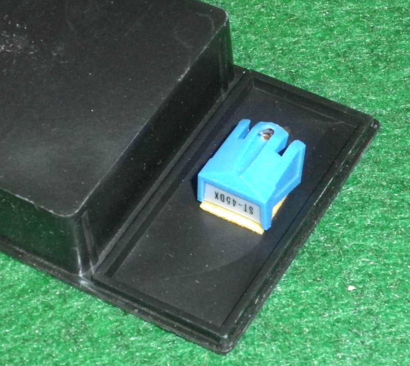 High - Quality Compatible Turntable Stylus for Sanyo ST26D and ST45DX - Stanfield Part # D555SR
