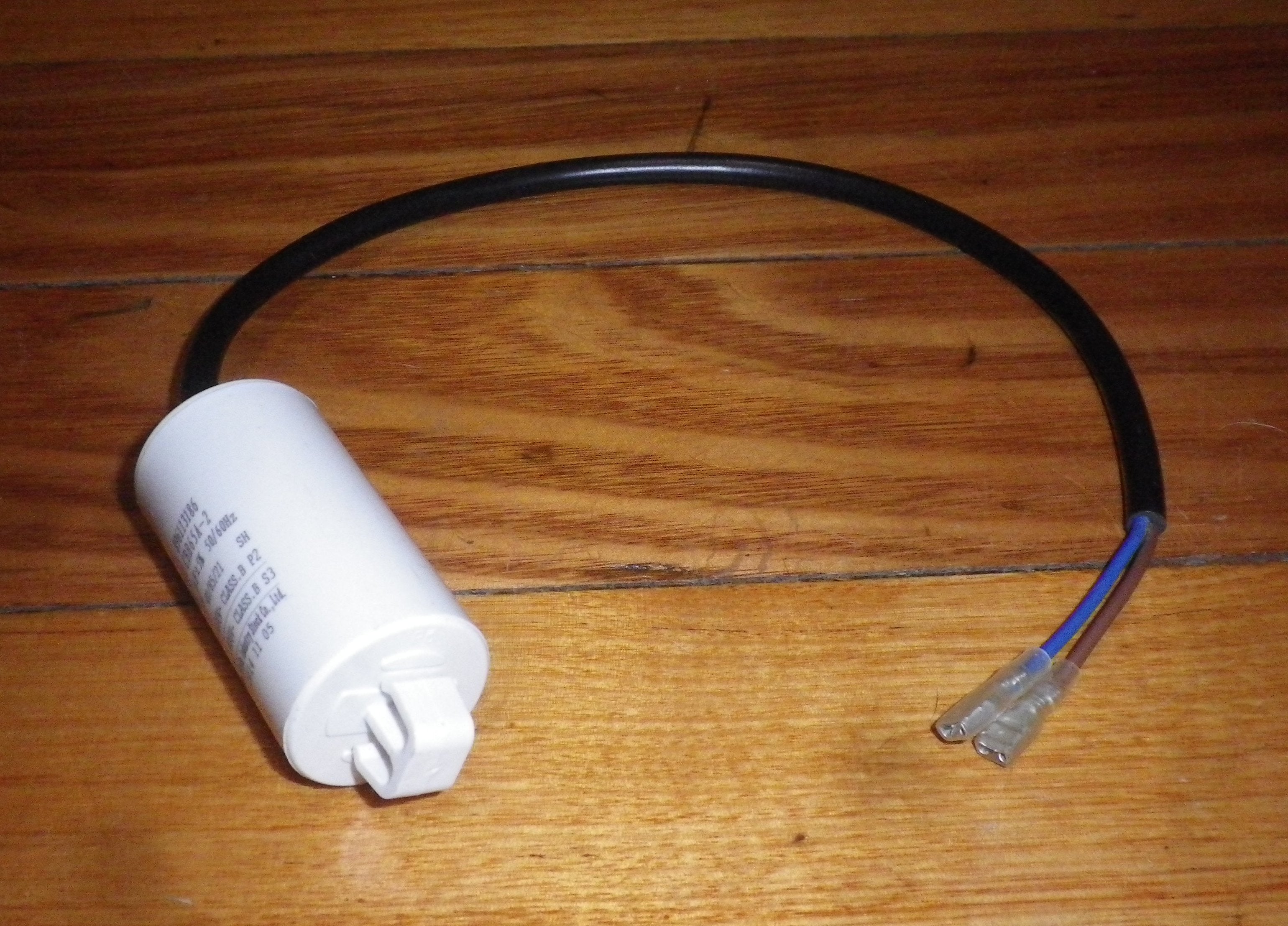 Westinghouse 4uF 400V Motor Run Capacitor with Wires and Clip - Part 811945602