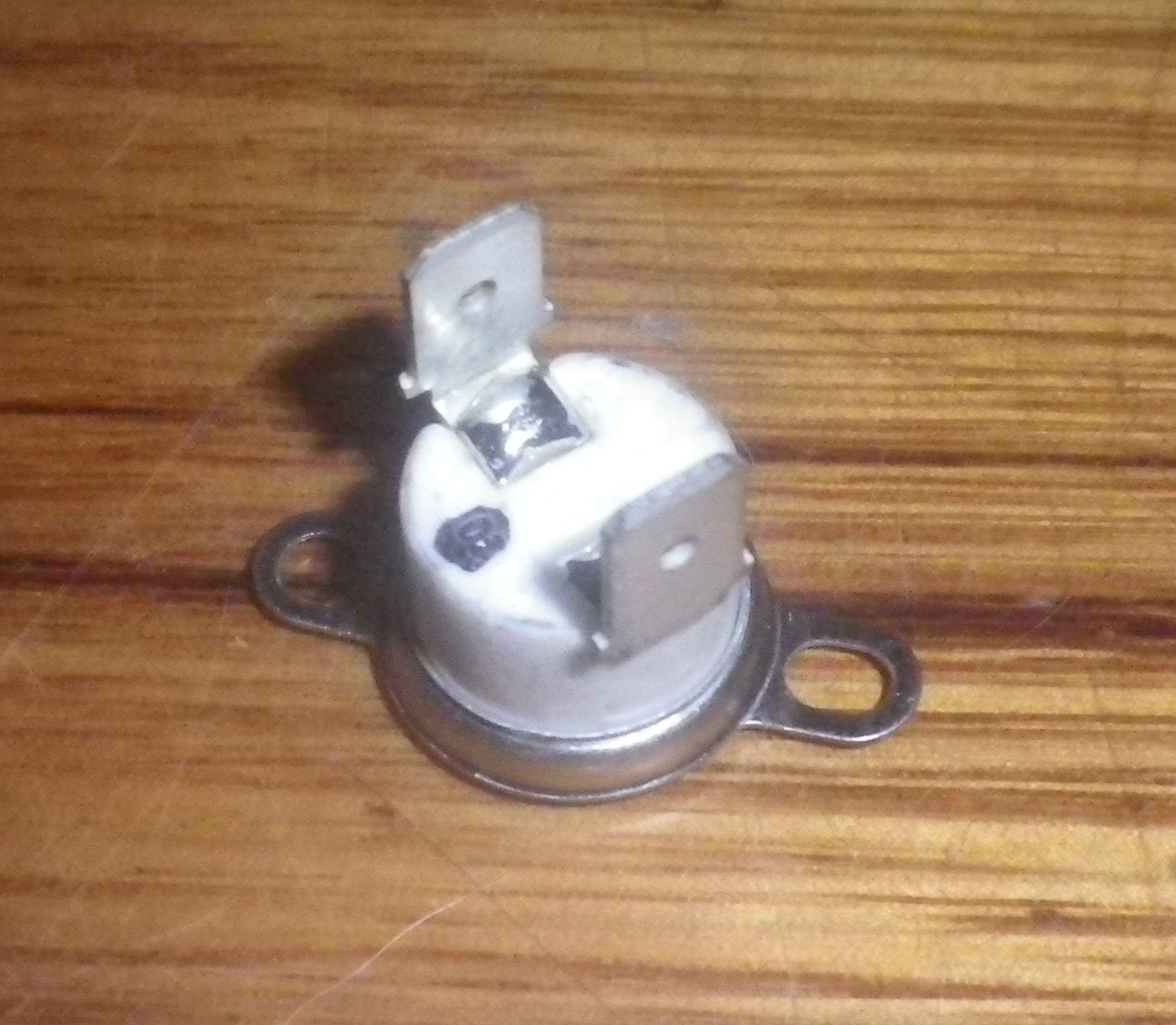 Westinghouse 16 Ampere 120 Degree Celsius Normally Closed Klixon Safety Thermal Cutout Thermostat - Part Number 4055578217