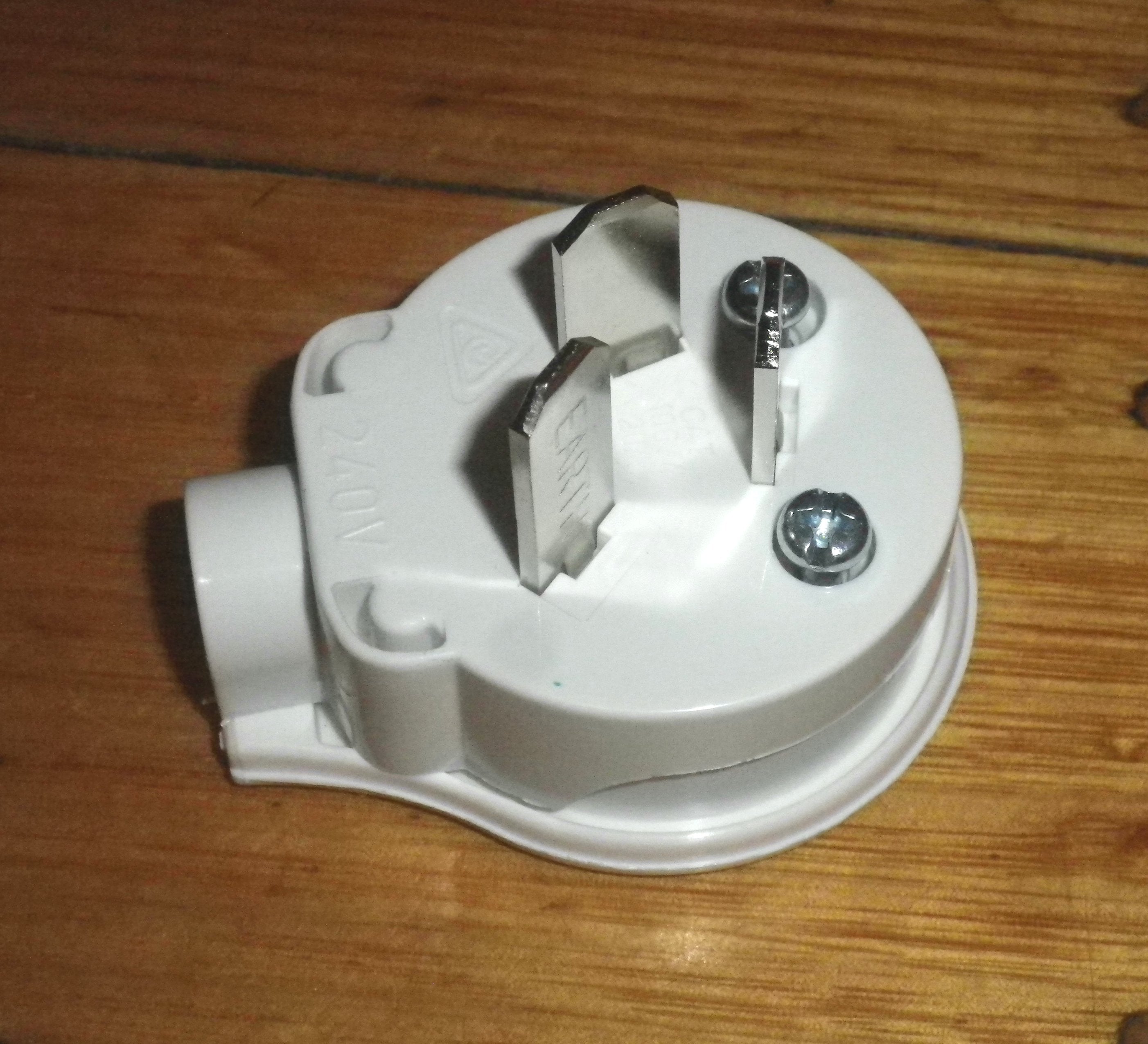 HPM 20Amp 240V White 3 - pin Side - Entry Mains Plug Top (Part # 106 - 4WE, 106/4WE)