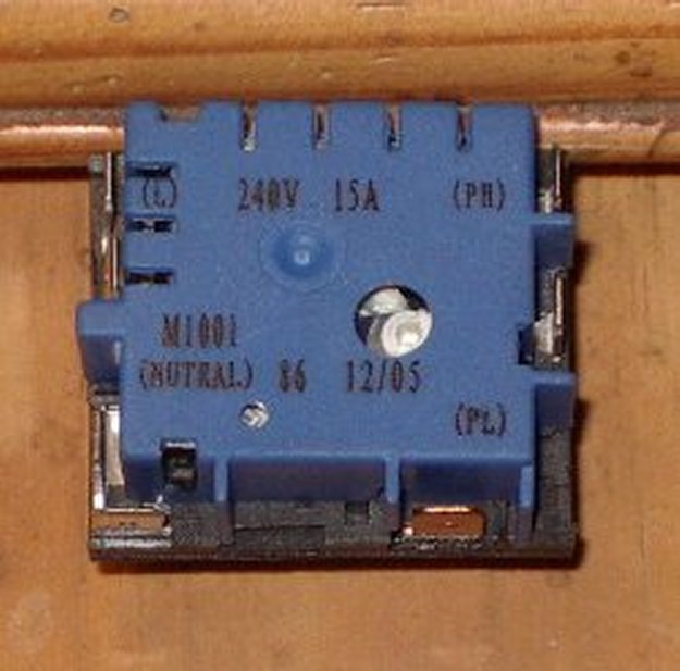 Invensys Universal Hotplate Simmerstat Control Switch - Suitable for Various Stove Models, Part No. M553-14, M3V-700K