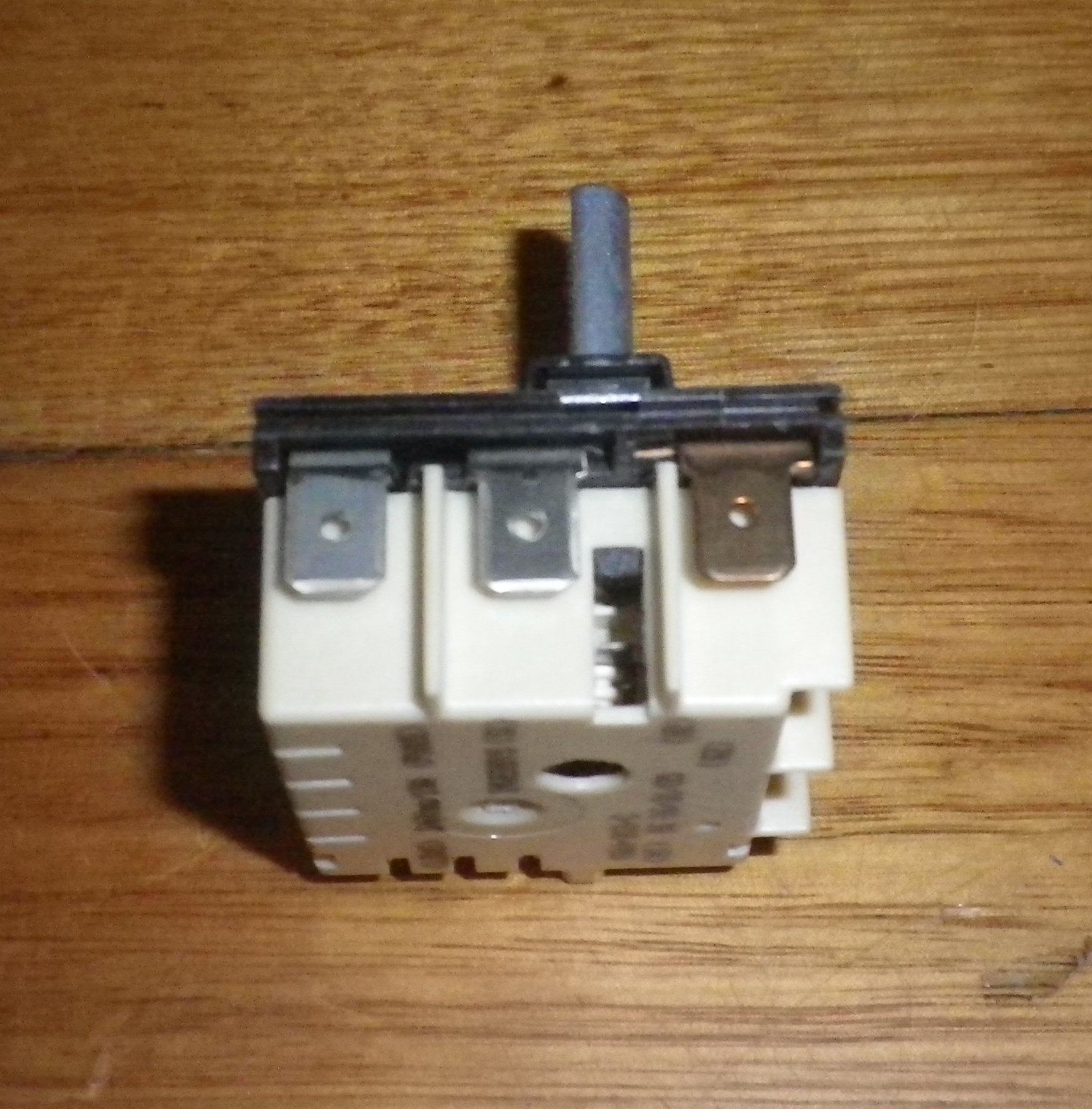Invensys Simmerstat Control Switch for Technika Cooktops - Part Number MSA-X03-C