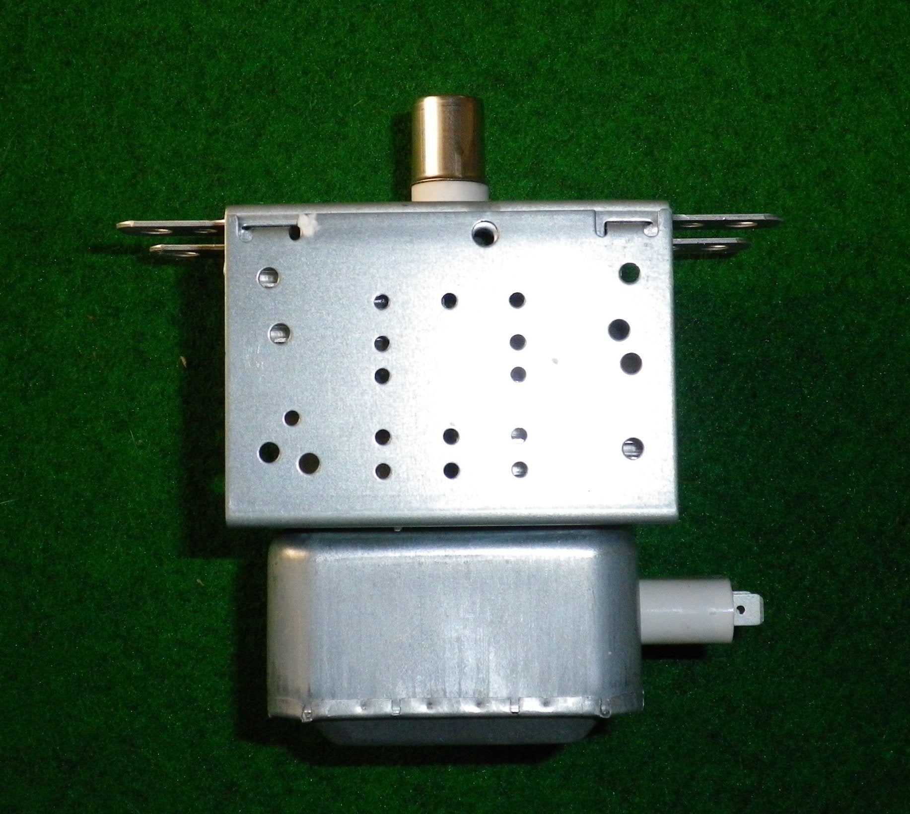 Inline Magnetron Compatible with Multiple Sharp Microwave Oven Models - Part Number MAG703