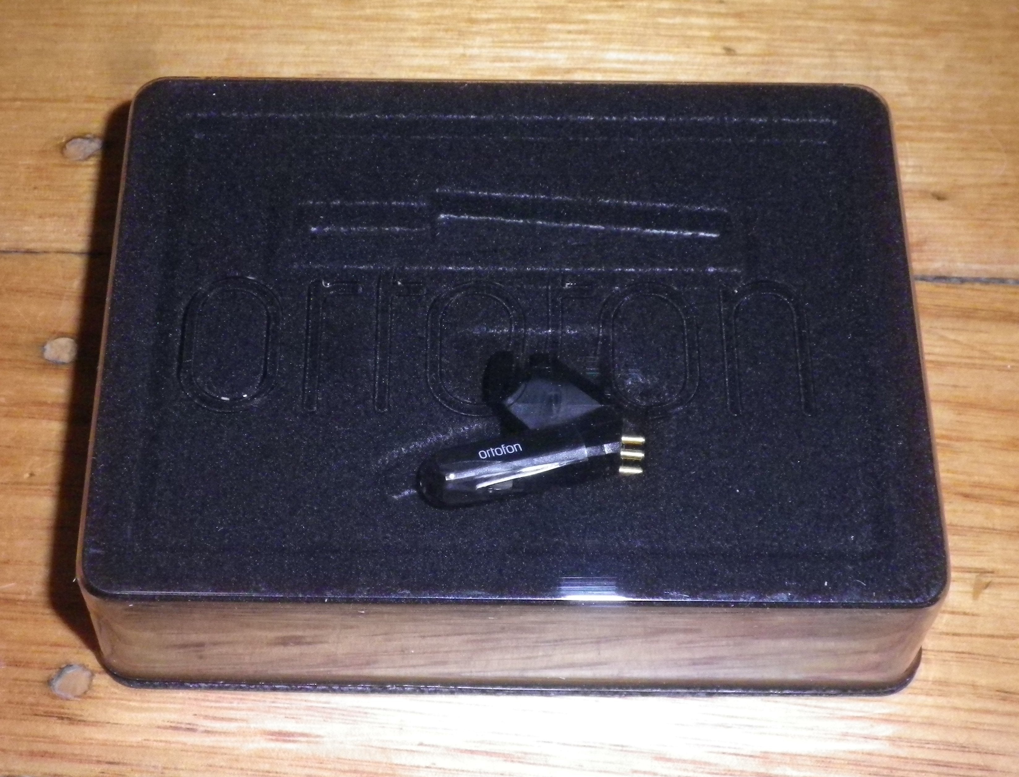 Ortofon Elliptical Tip Moving Magnet Phonograph Cartridge in Retail Packaging - Model OM5E