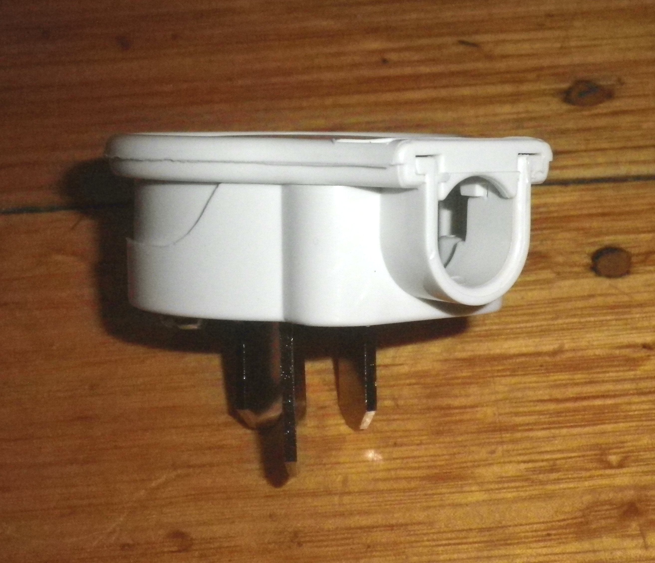 HPM 20Amp 240V White 3 - pin Side - Entry Mains Plug Top (Part # 106 - 4WE, 106/4WE)