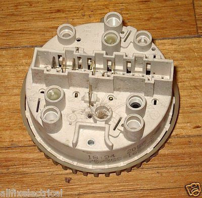Pre - owned Whirlpool 6AWG384 Front - Loader Pressure Switch, Part No. 5031 - 6809 - 5172 - 1