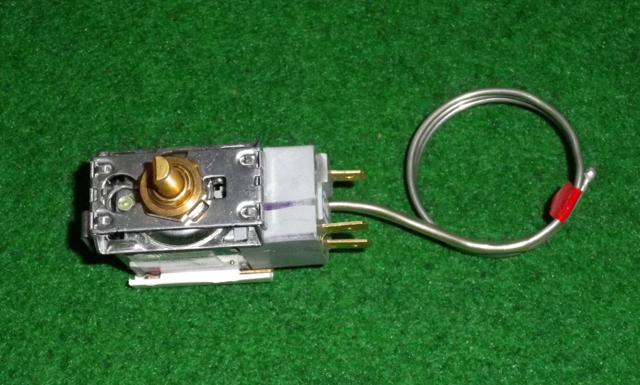 Westinghouse Asian-Style Bar Fridge Thermostat Replacement Part - Model # 1063594, WDF30K-921-030-EX