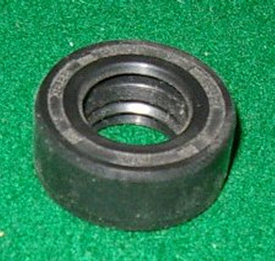Hoover 930 Large Auto Gearbox Short Agitator Shaft Triple Lip Seal - Part H089