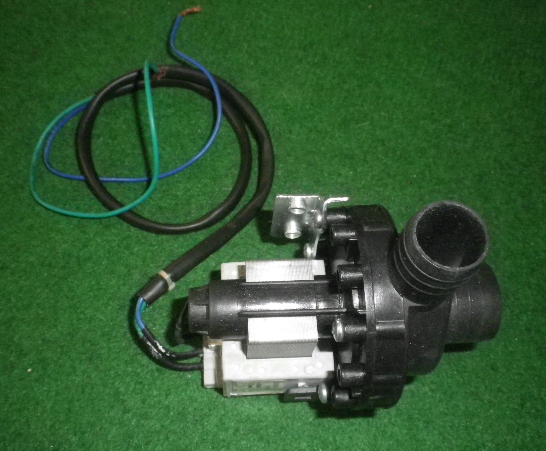 Haier 240VAC 30W Magnetic Pump Motor with 60cm Flyleads - Part No. UNI284