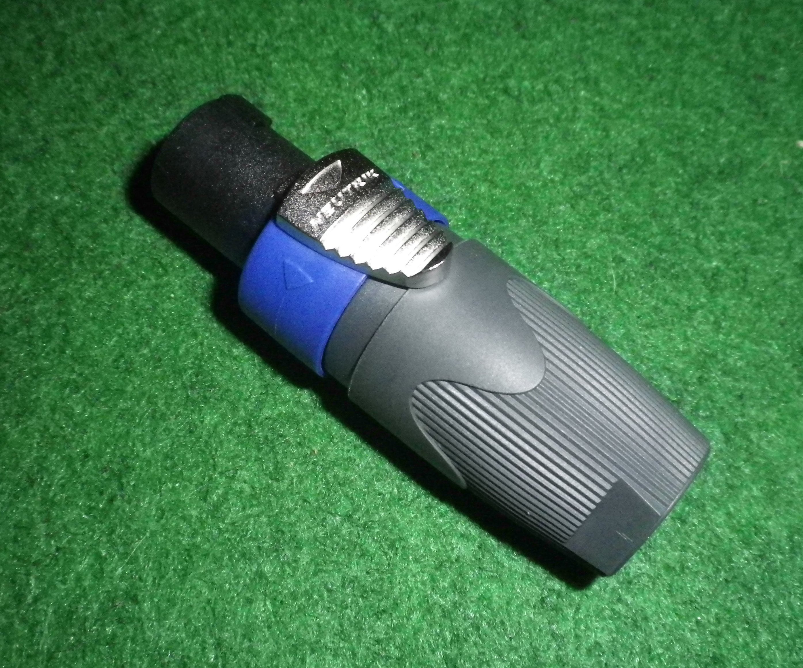 Neutrik Professional Four-Pole Speakon Speaker Connector - Model NL4FX