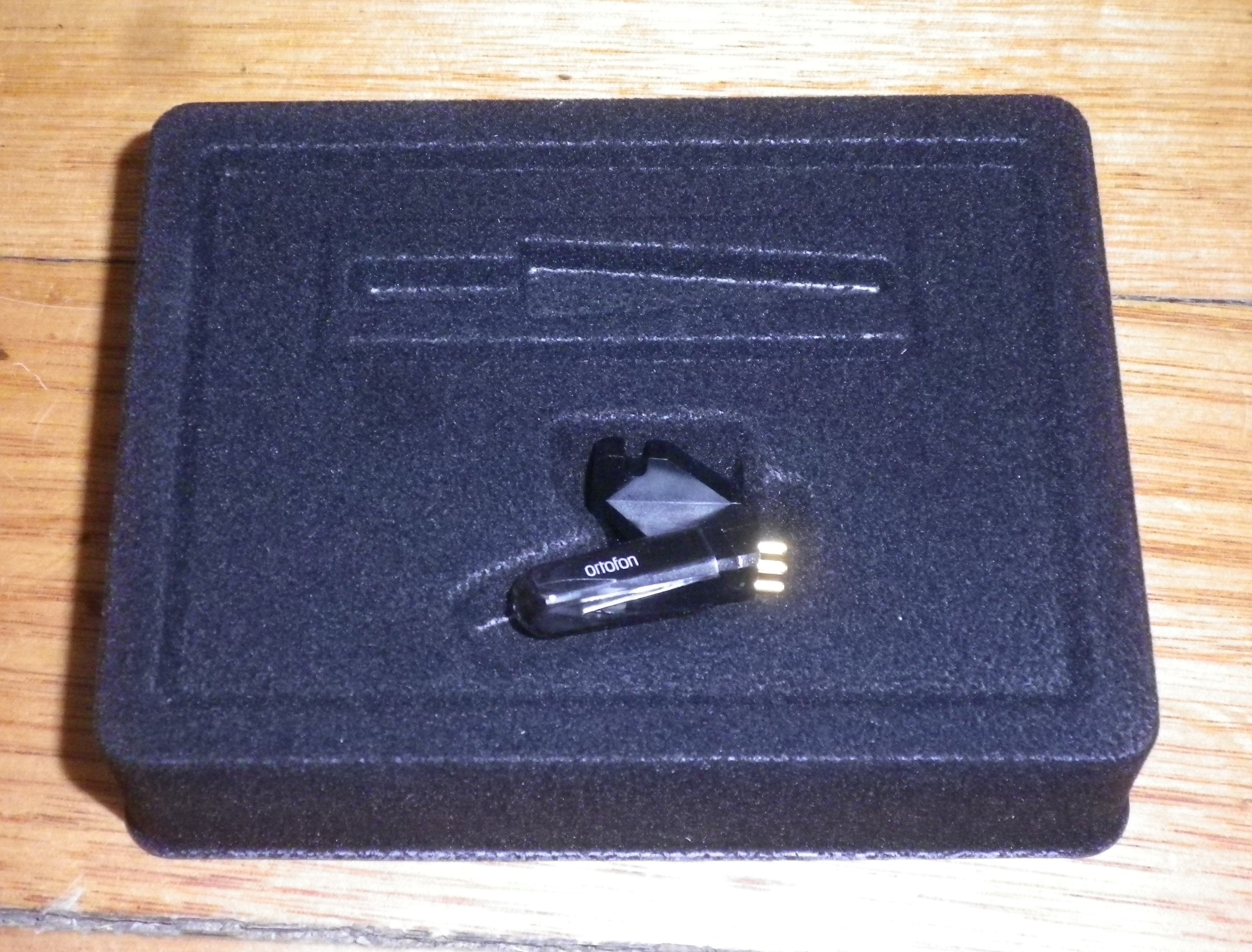 Ortofon Elliptical Tip Moving Magnet Phonograph Cartridge in Retail Packaging - Model OM5E