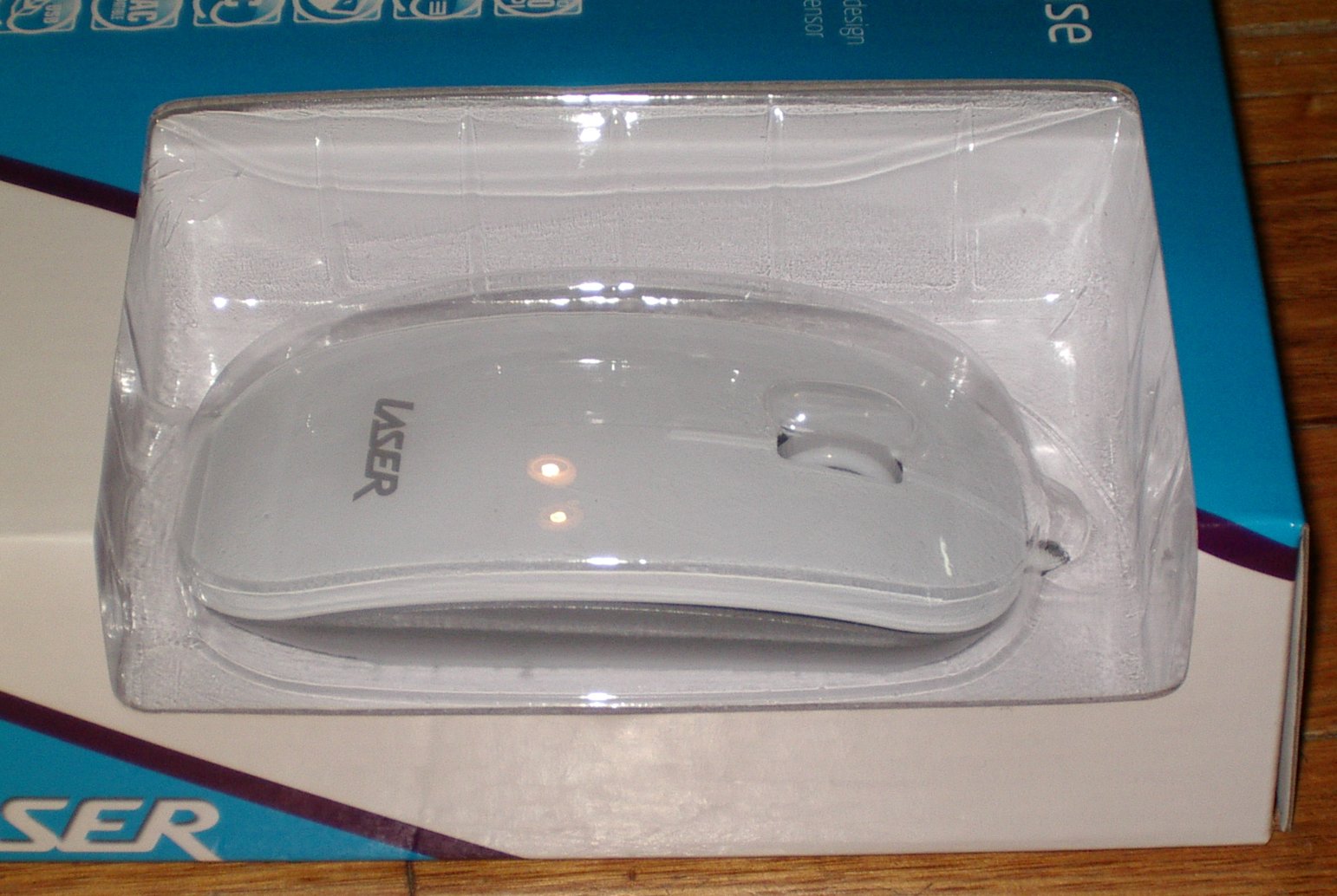 Slim USB 3-Button Optical Computer Mouse with Scroll - MOU213WH