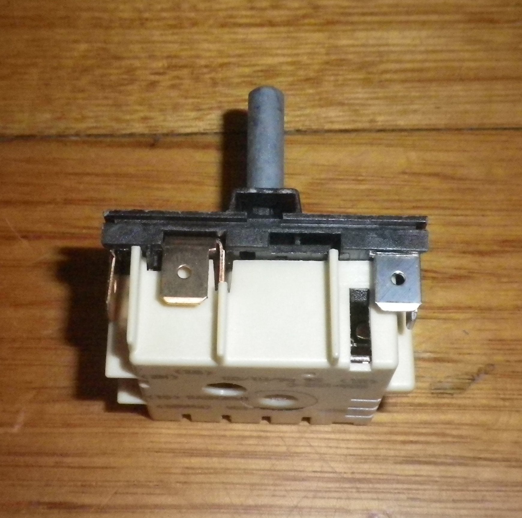 Invensys Simmerstat Control Switch for Technika Cooktops - Part Number MSA-X03-C