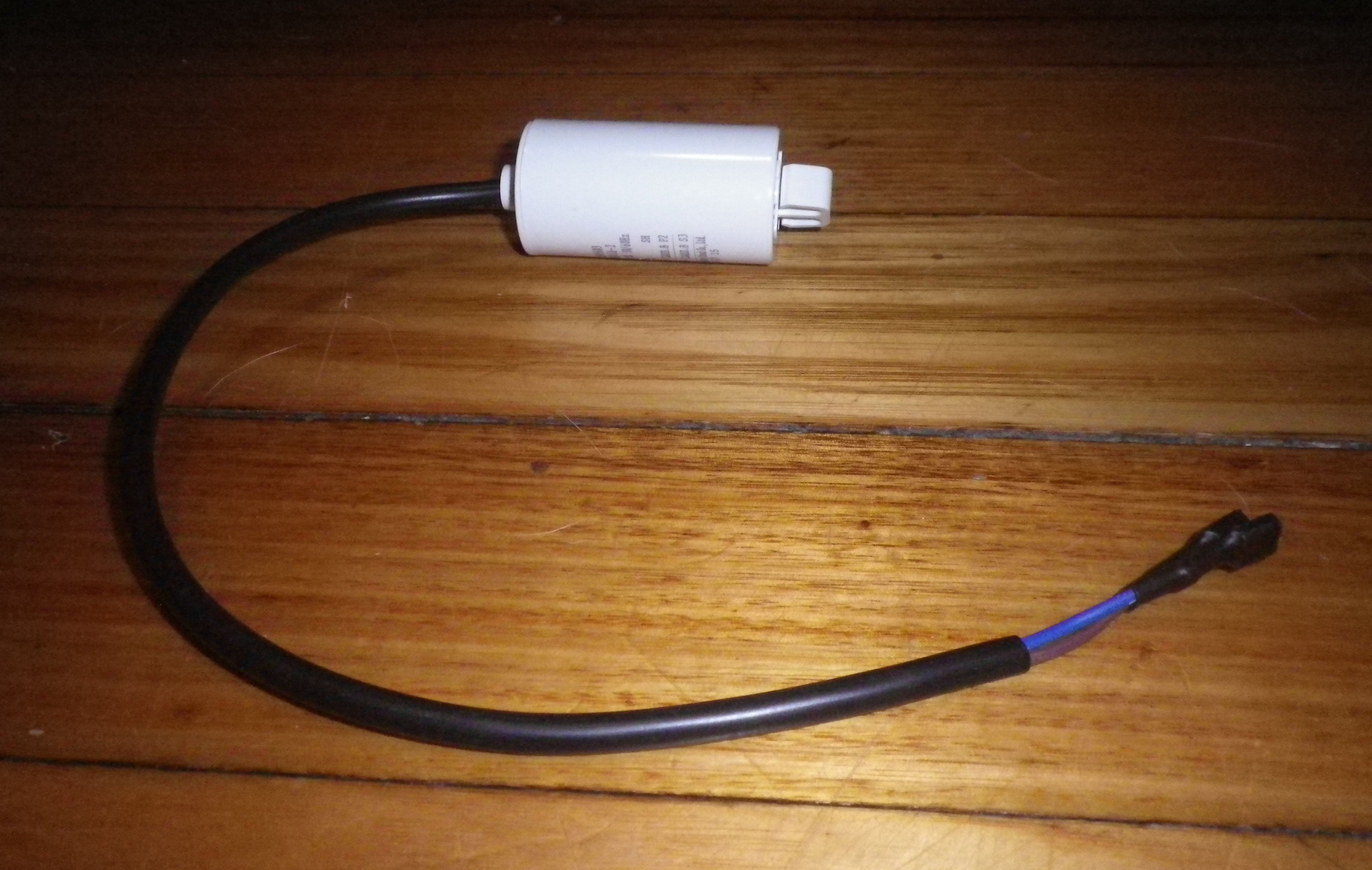 Westinghouse 3uF 400V Motor Run Capacitor with Wires and Clip - Part #811945603