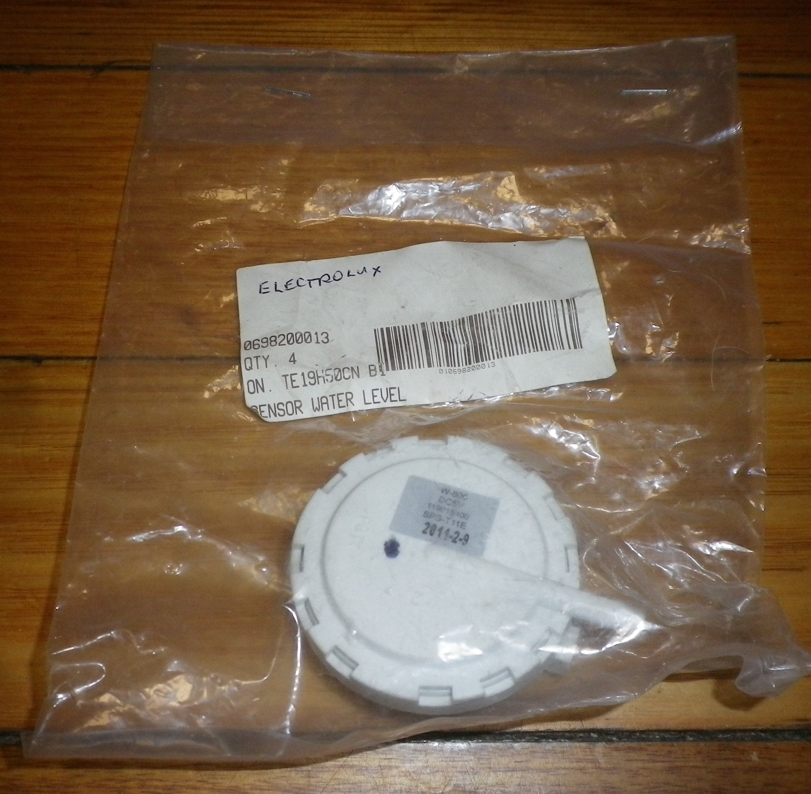 High - Quality Pressure Switch for Simpson 22S750M and Westinghouse WWT554B Top - Loading Washing Machines - Genuine Part # 0698200013
