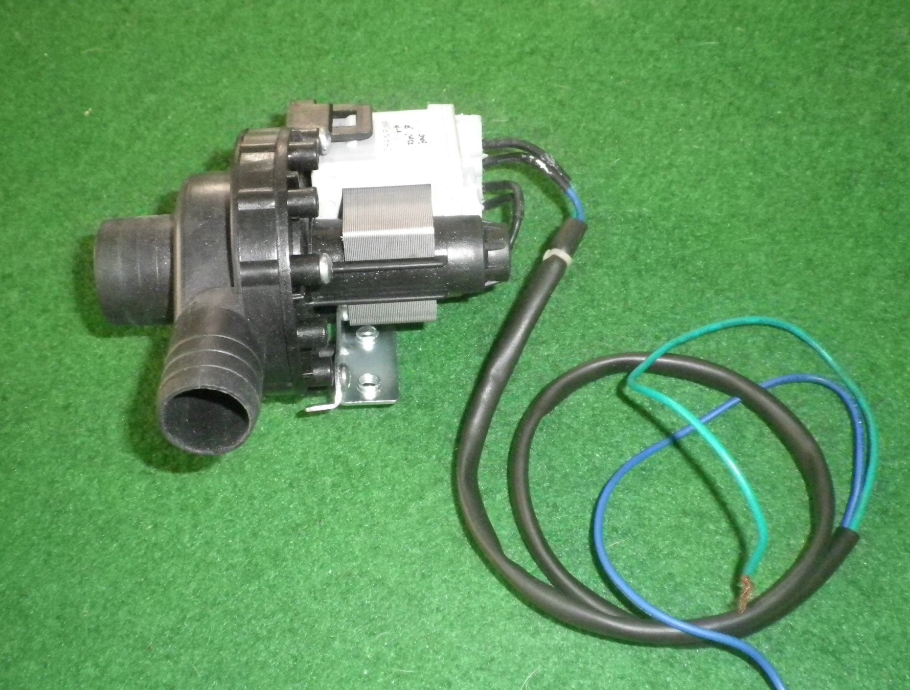 Haier 240VAC 30W Magnetic Pump Motor with 60cm Flyleads - Part No. UNI284