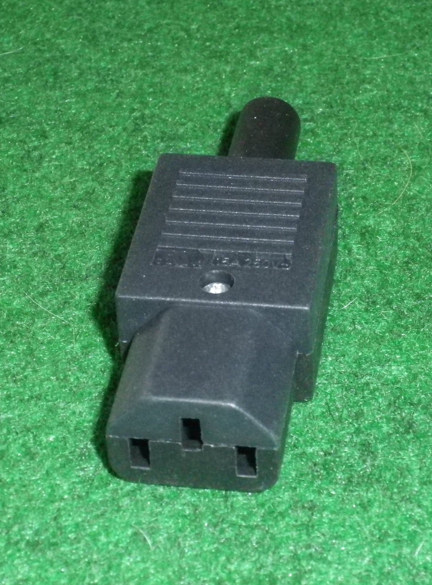 10 Ampere 240VAC Inline Rewirable IEC 3-Pin Female Mains Socket - Part Number PS4006