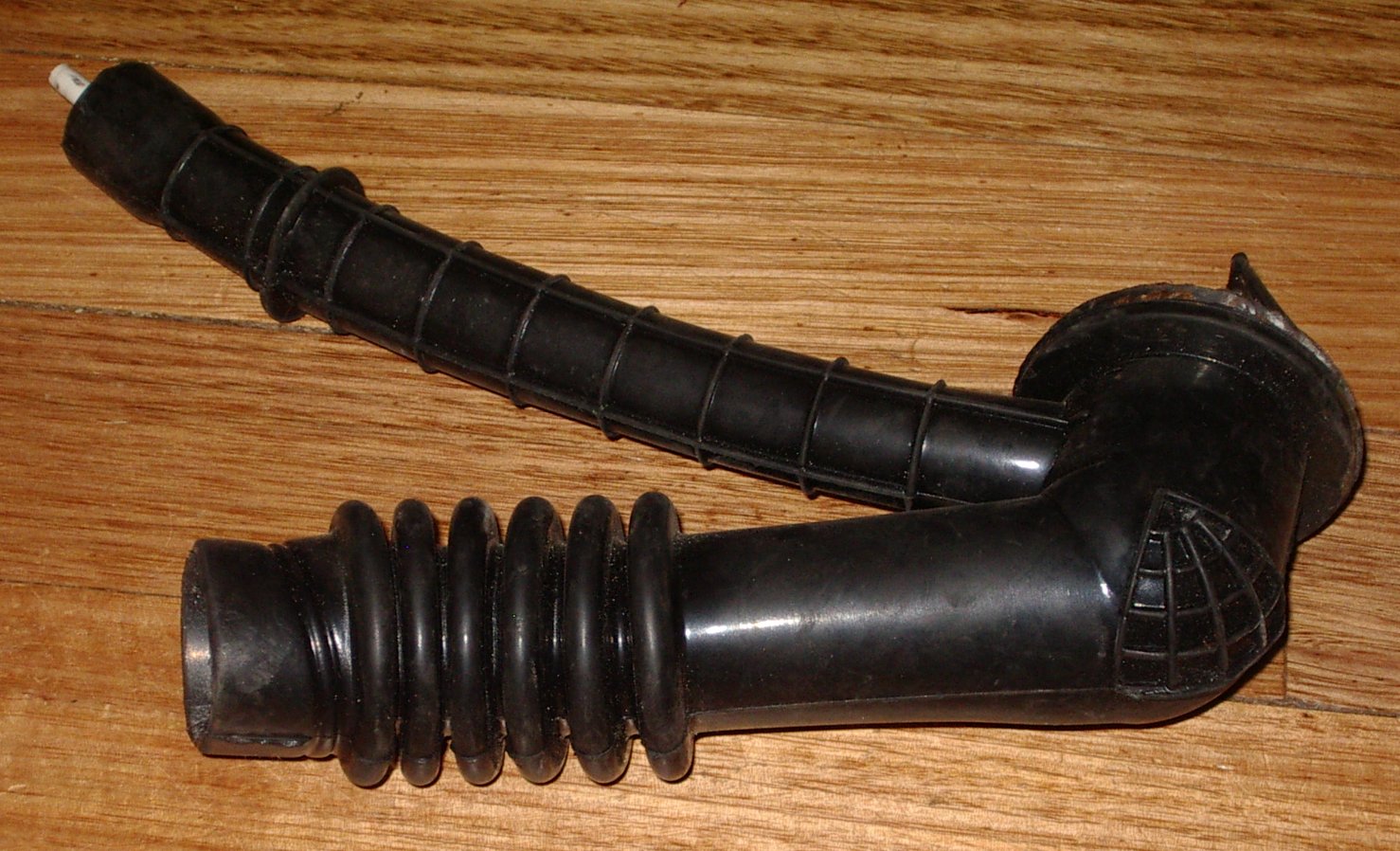 Pre-owned Whirlpool, Merloni Washer/Dryer Sump Hose - Part # 402010500